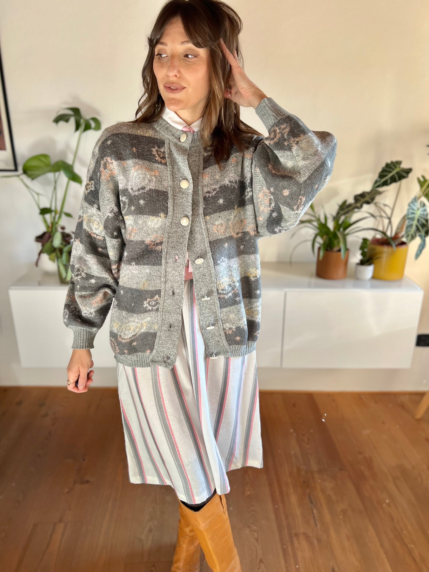 1970's vintage grey knit wool cardigan with peach abstract floral pattern