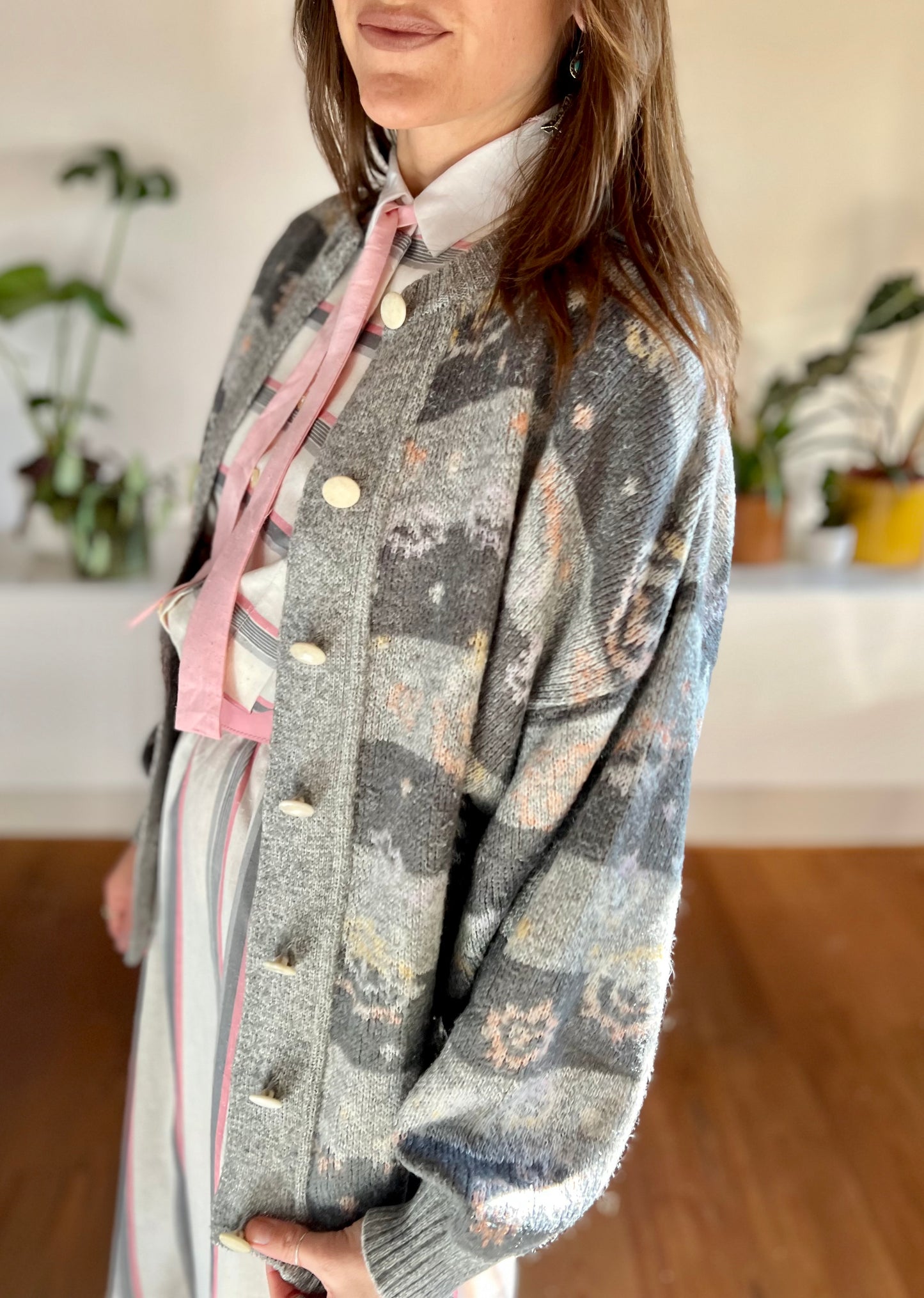 1970's vintage grey knit wool cardigan with peach abstract floral pattern