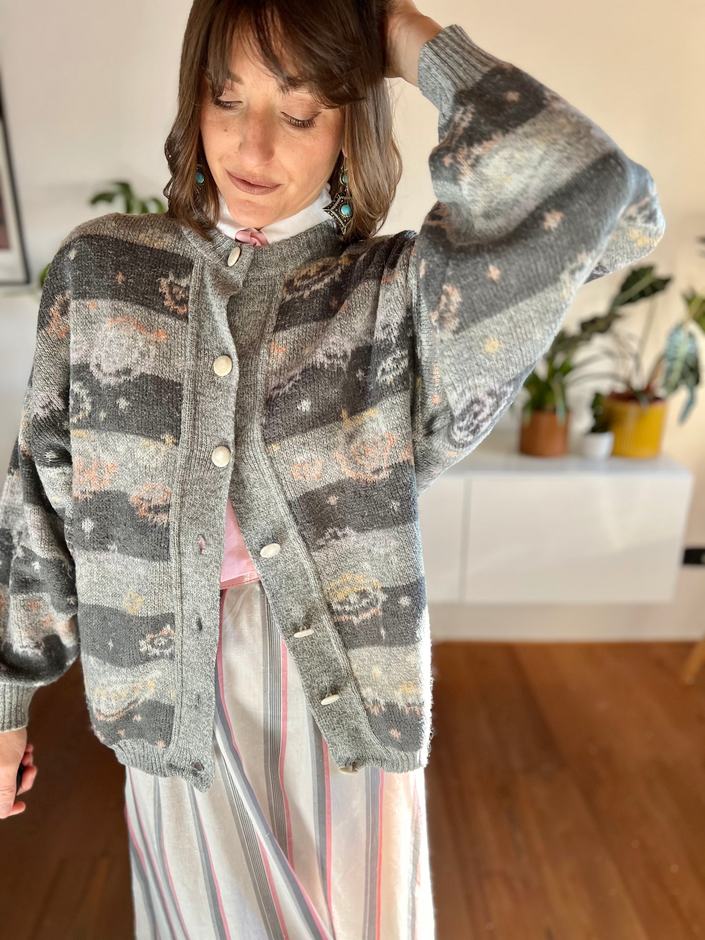1970's vintage grey knit wool cardigan with peach abstract floral pattern