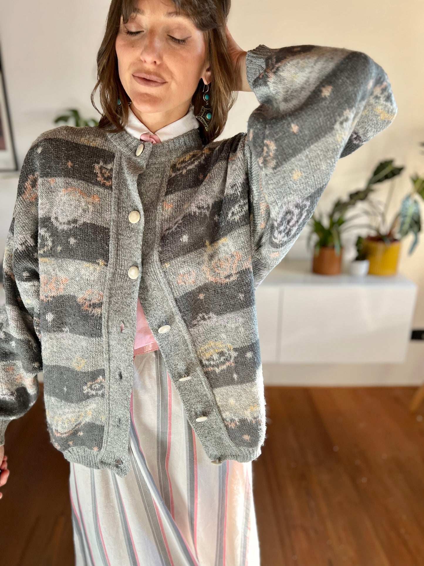 1970's vintage grey knit wool cardigan with peach abstract floral pattern