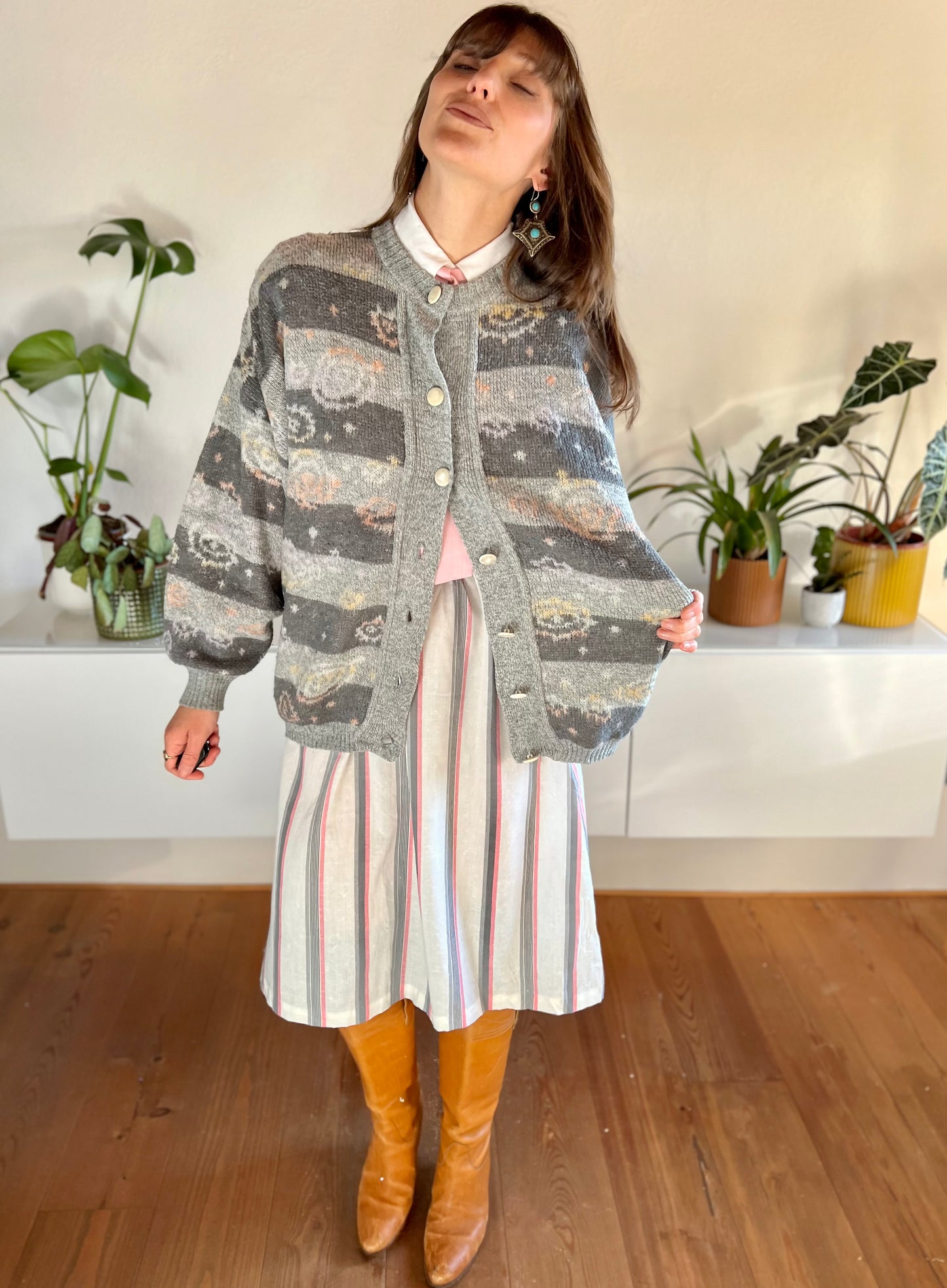 1970's vintage grey knit wool cardigan with peach abstract floral pattern