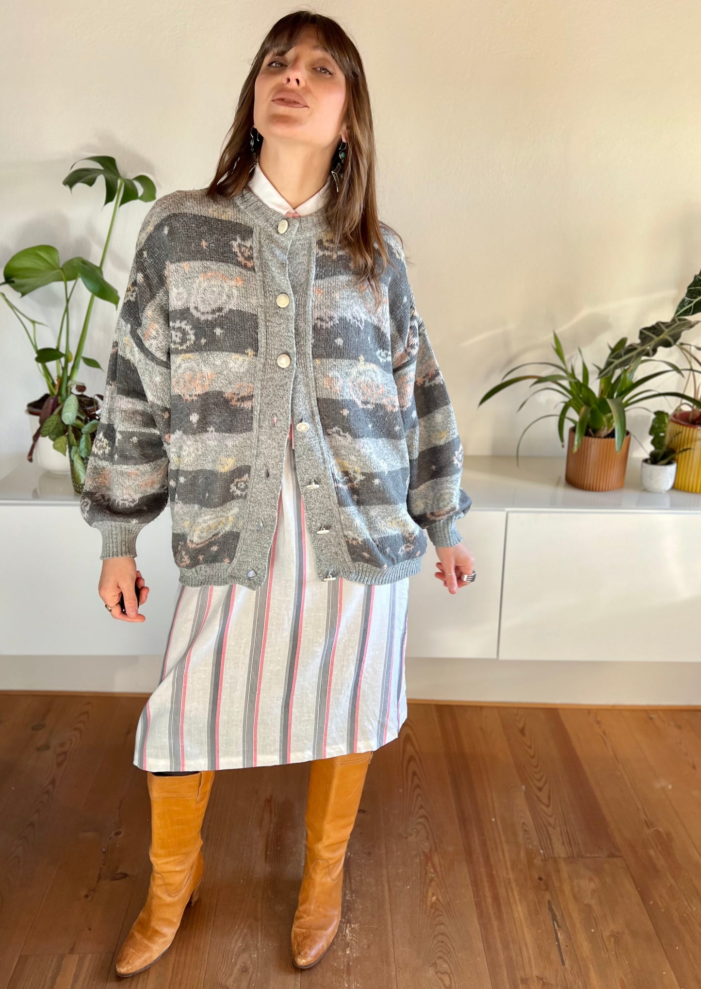 1970's vintage grey knit wool cardigan with peach abstract floral pattern