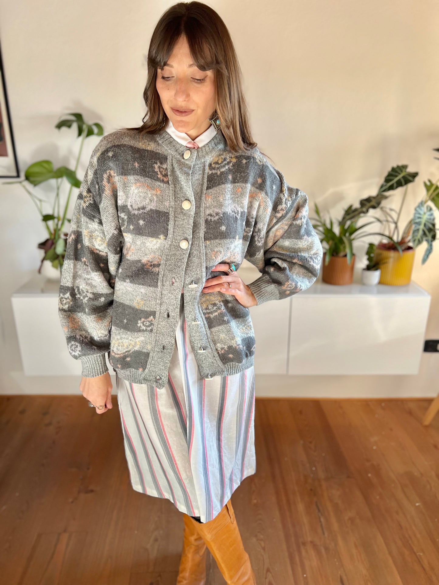 1970's vintage grey knit wool cardigan with peach abstract floral pattern