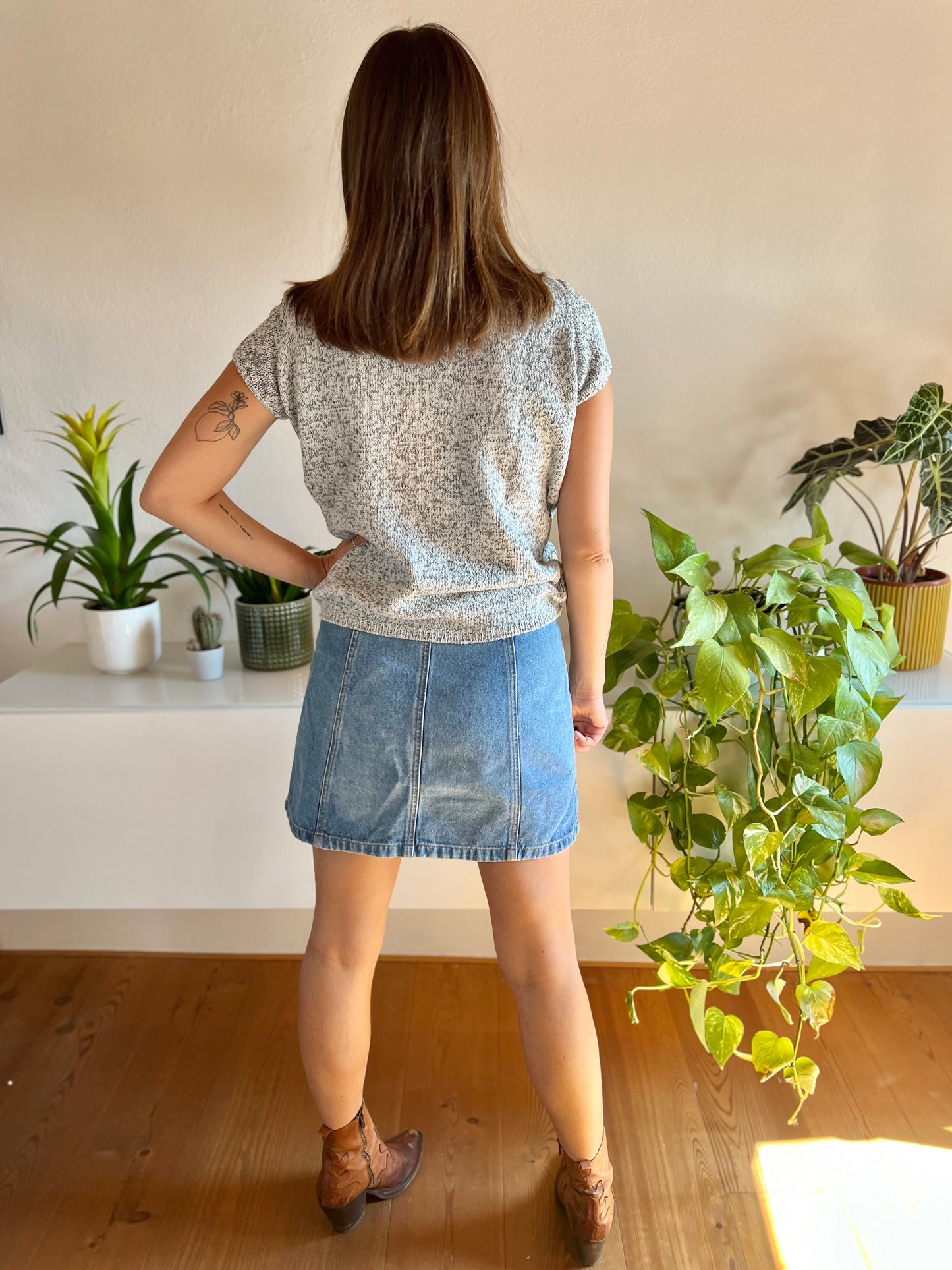 1970's vintage hand knit grey top with animal details