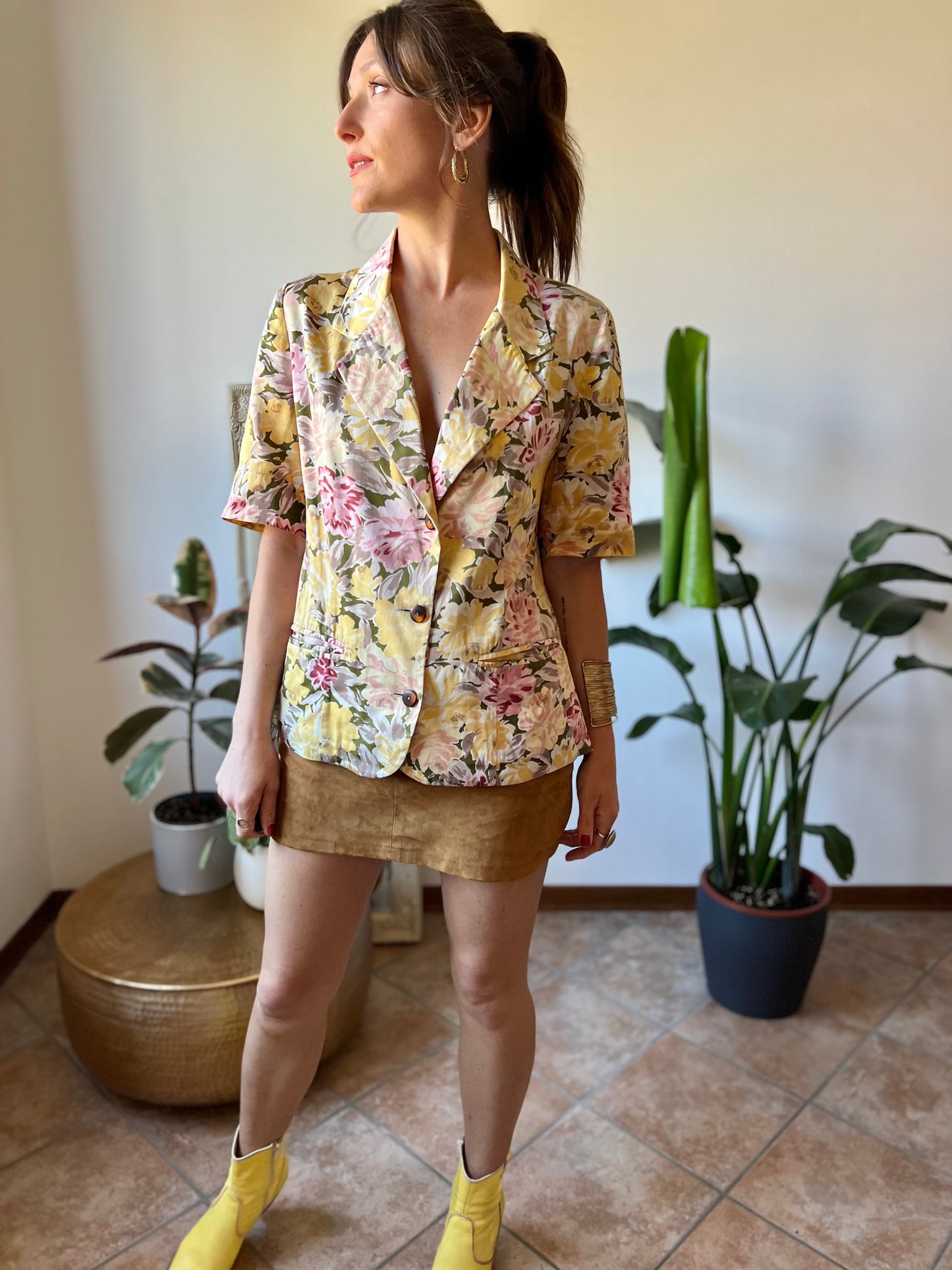 1970's vintage butter yellow and powder pink short sleeve floral blazer