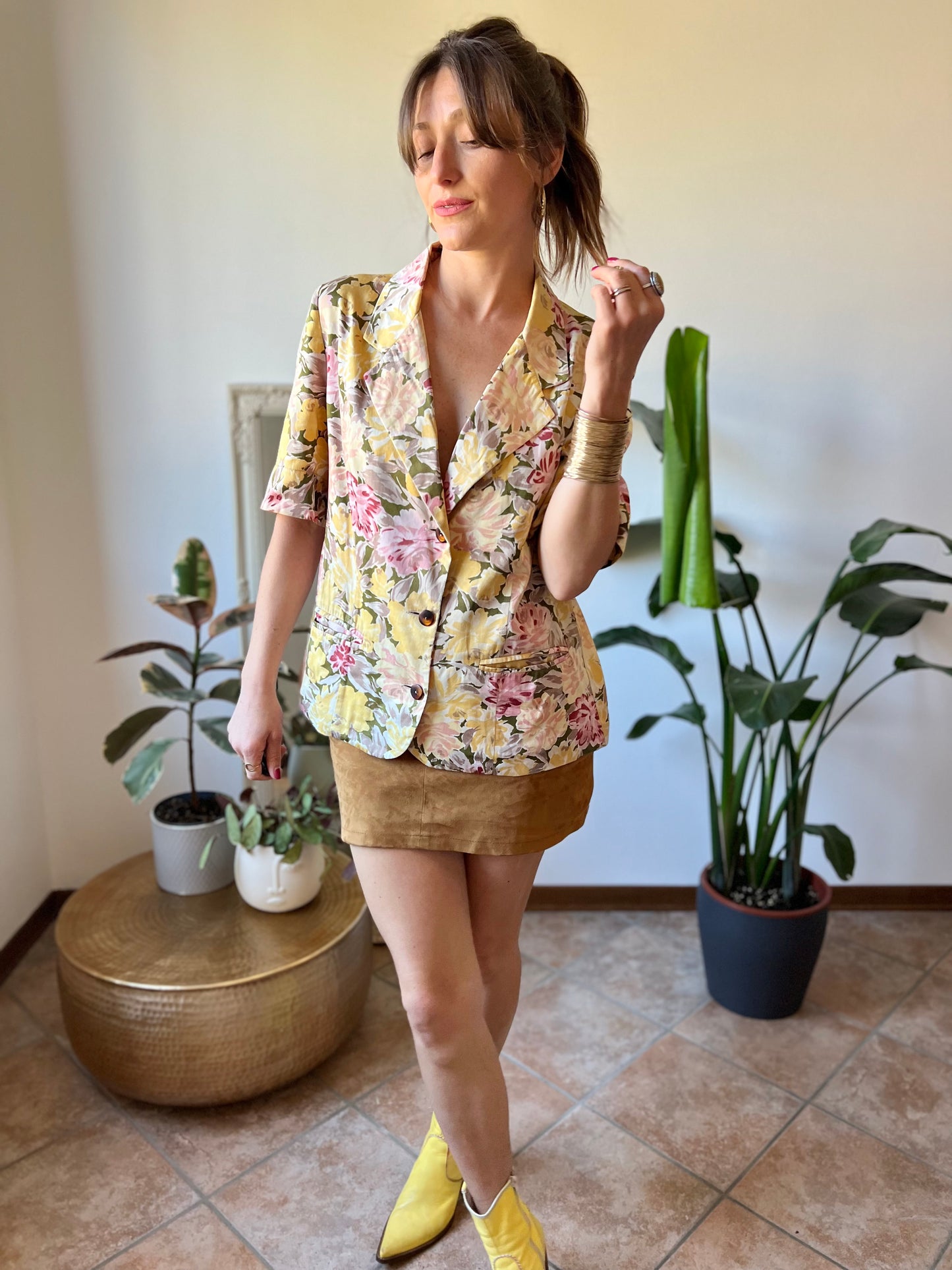 1970's vintage butter yellow and powder pink short sleeve floral blazer