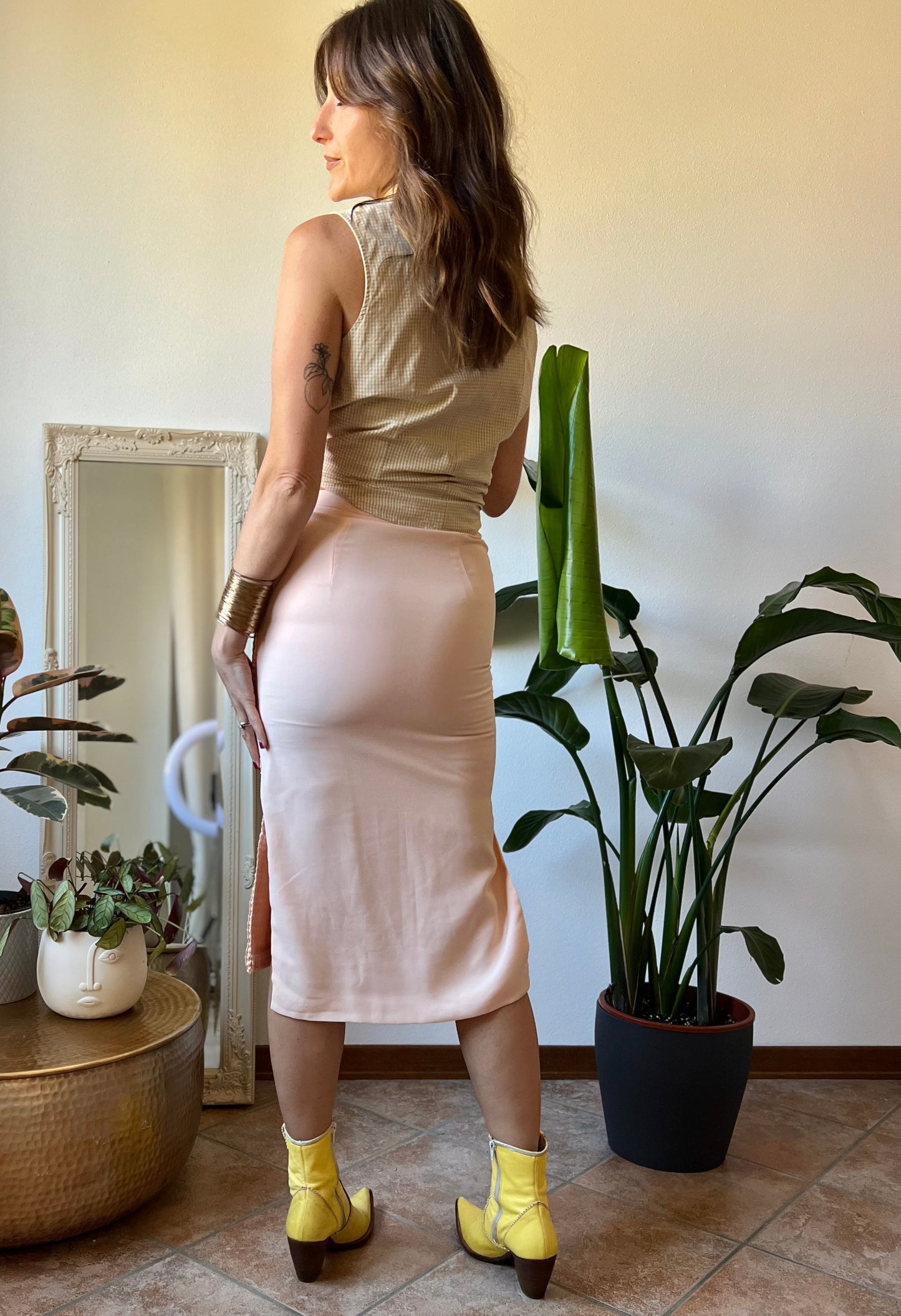Salmon pink textured weave satin midi skirt