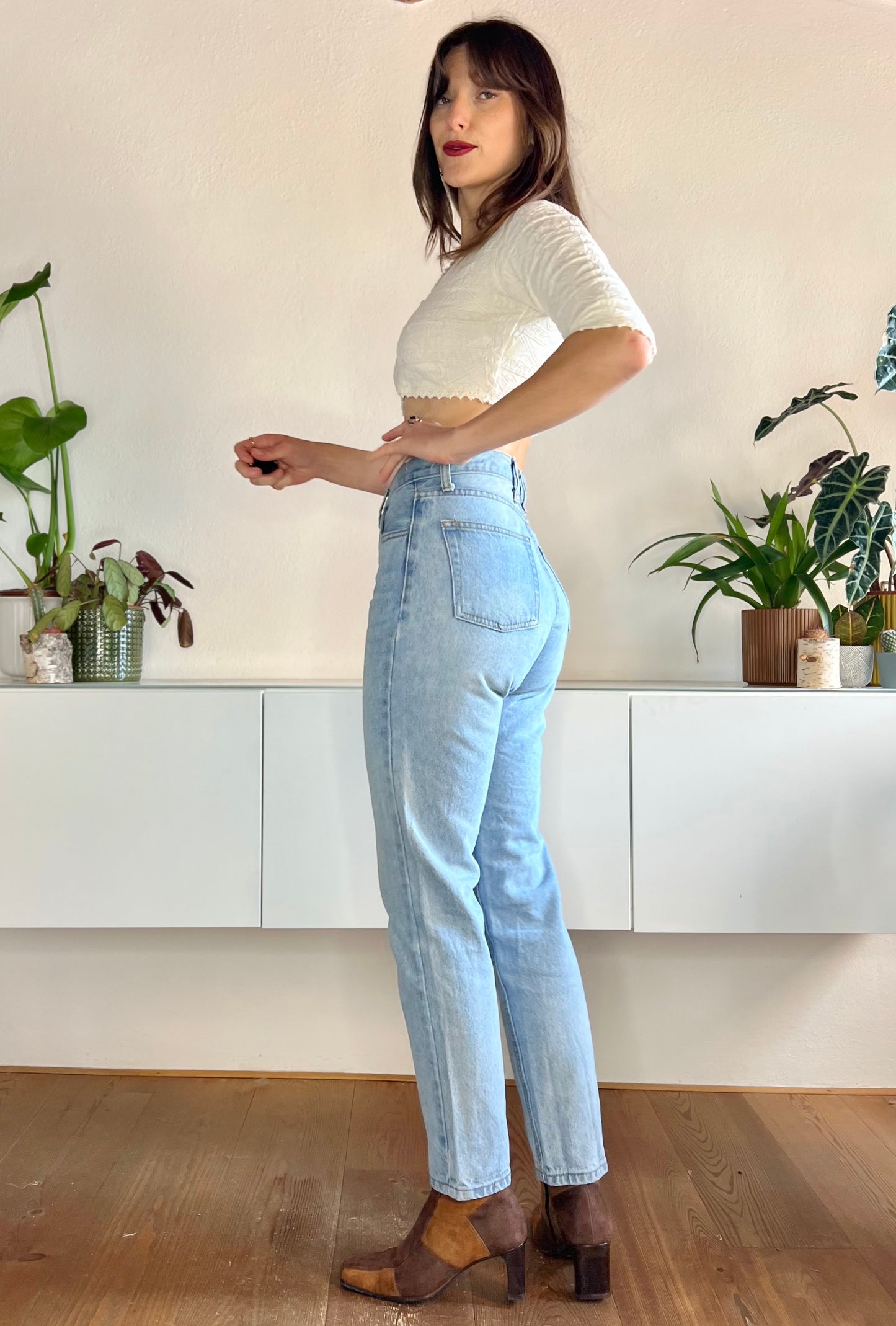 1980's vintage high waisted light wash straight leg jeans