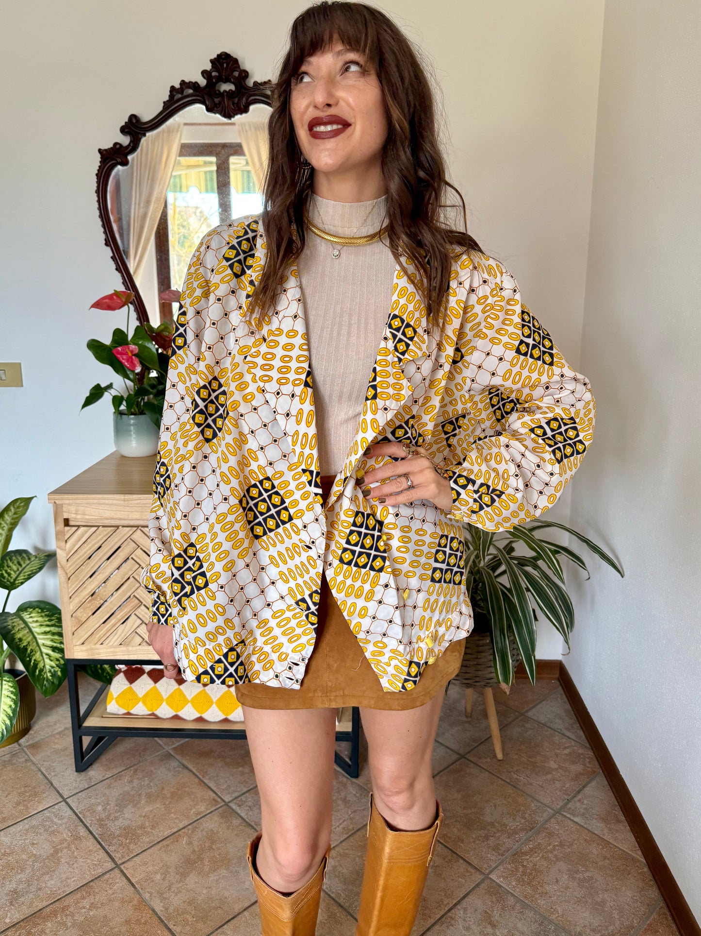 1970's vintage cream shaker with navy and yellow geometric print