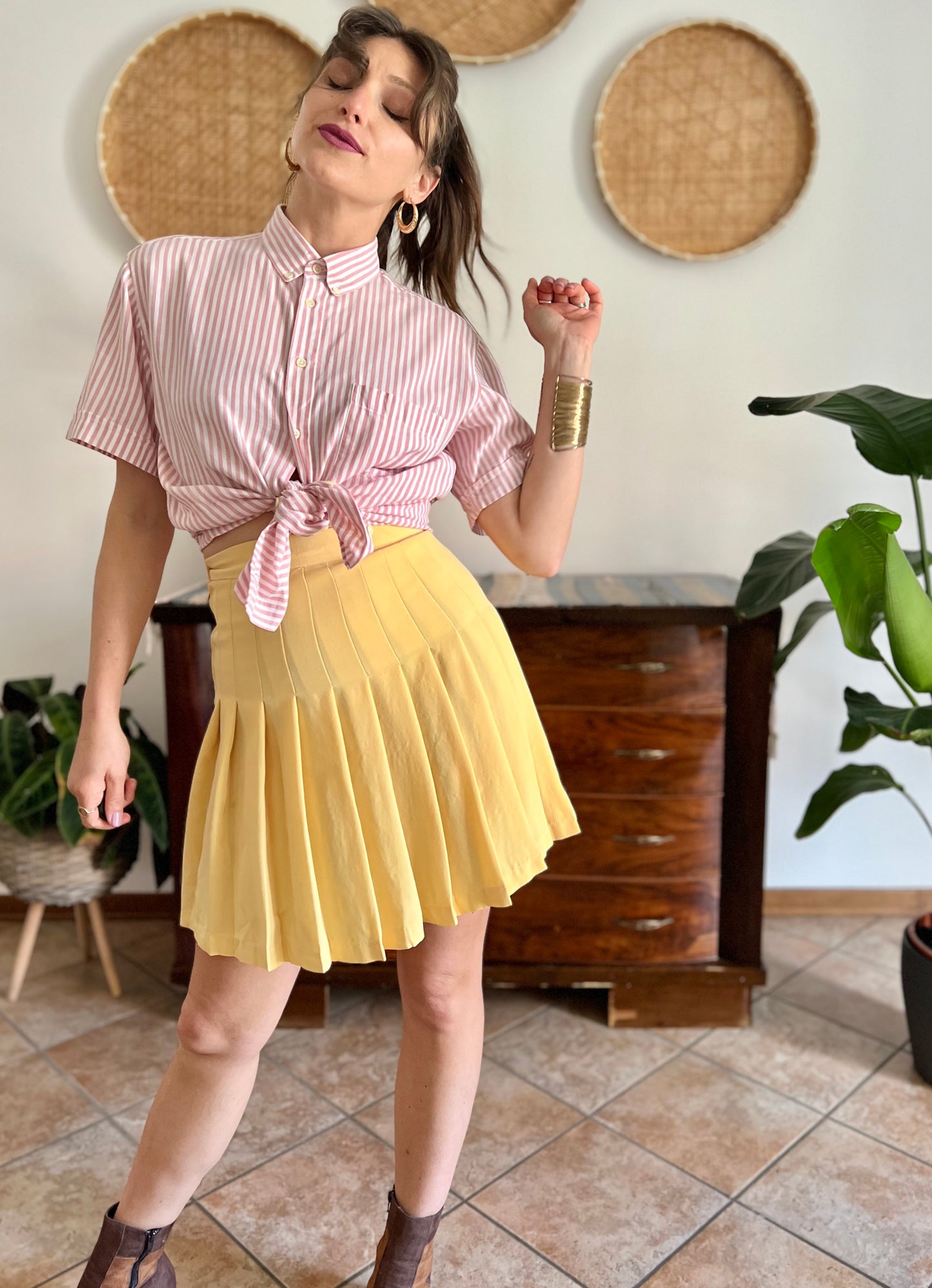 1990's vintage butter yellow pleated mini skirt