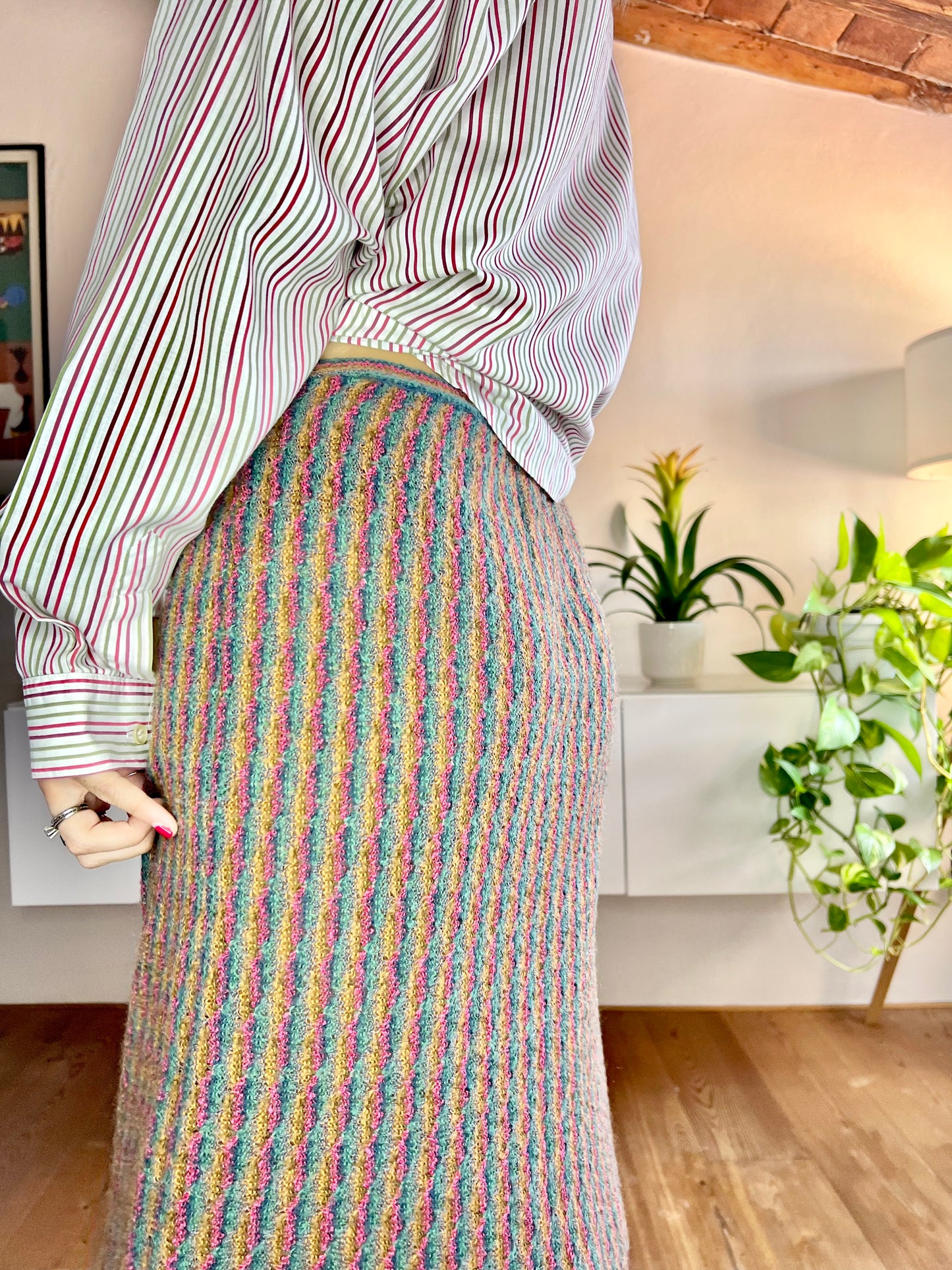 Gonna in maglia vintage a righe arcobaleno anni '70