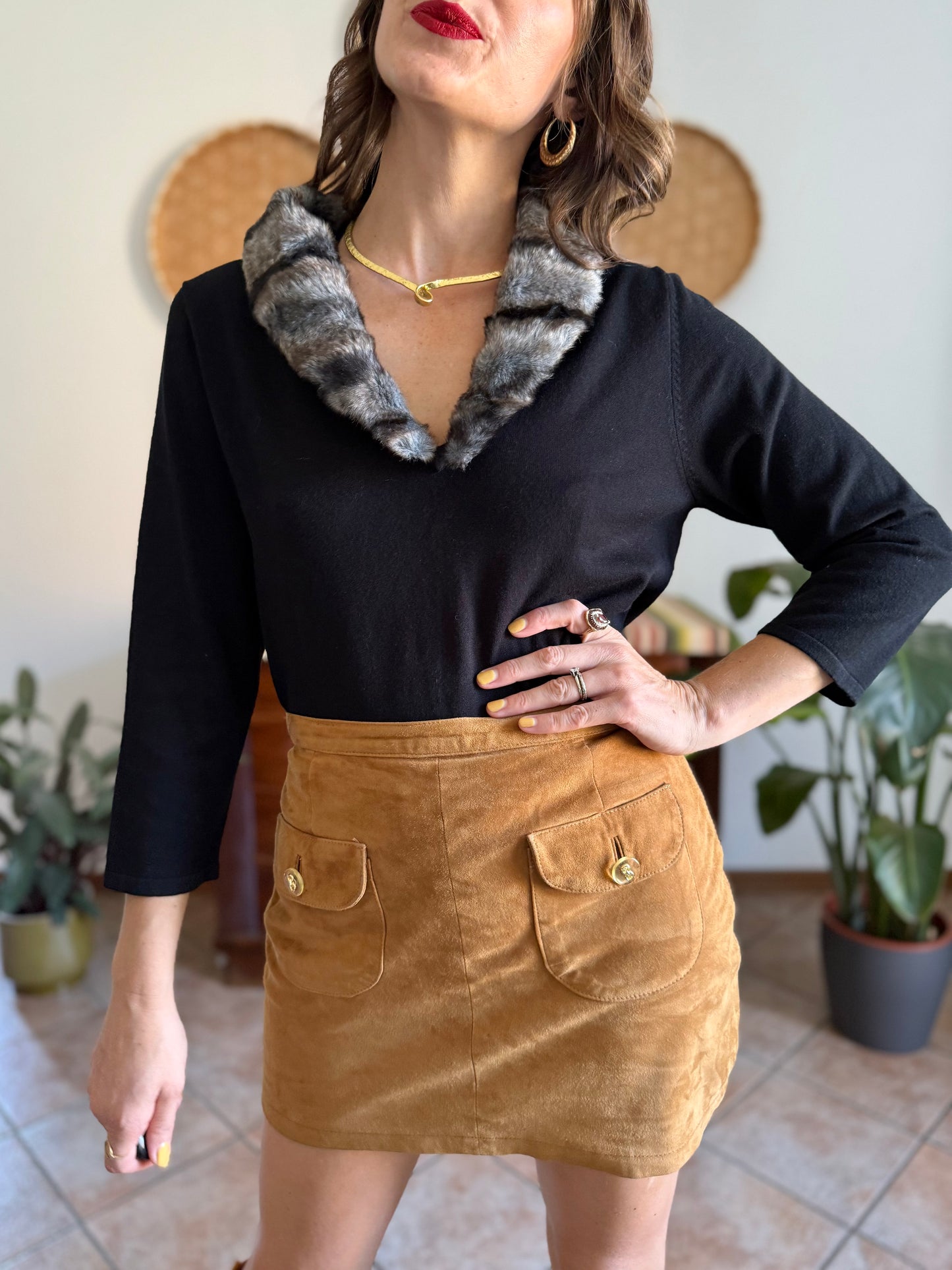 1990’s vintage’s black v-neck knit sweater with removable vegan fur collar
