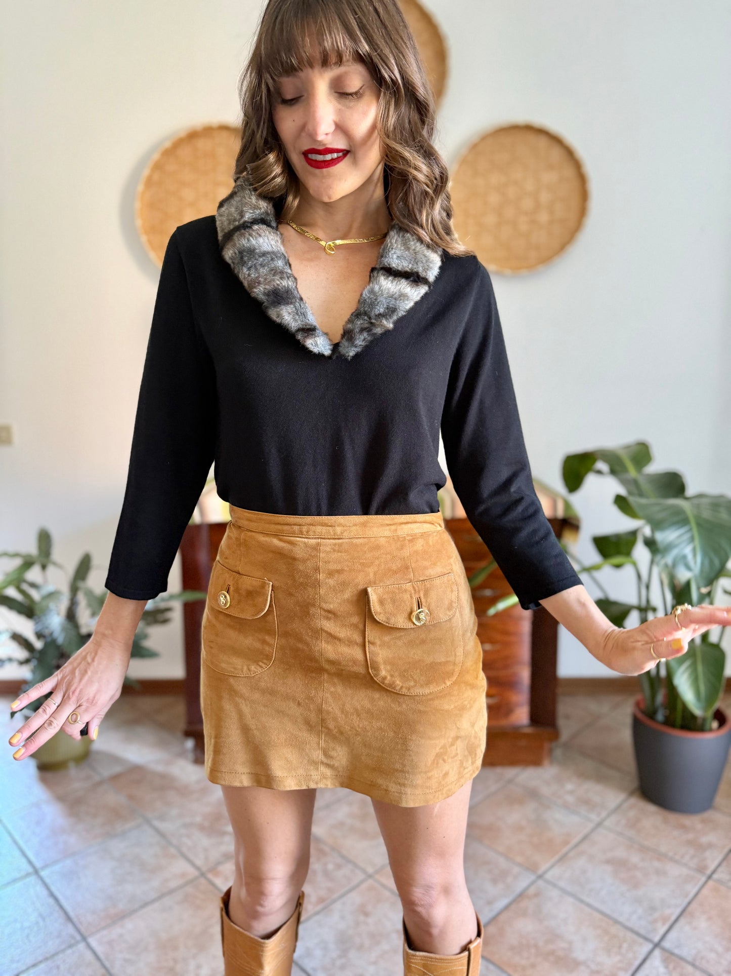 1990’s vintage’s black v-neck knit sweater with removable vegan fur collar