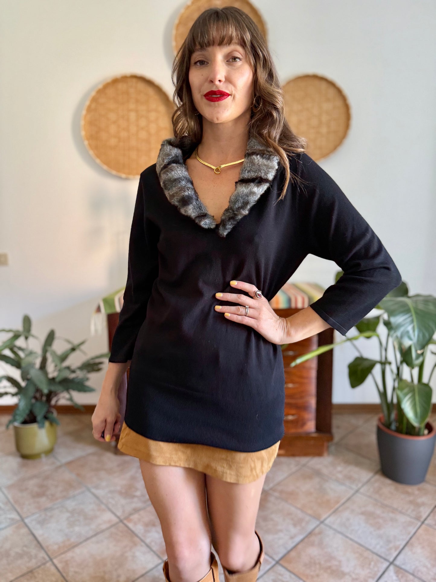 1990’s vintage’s black v-neck knit sweater with removable vegan fur collar