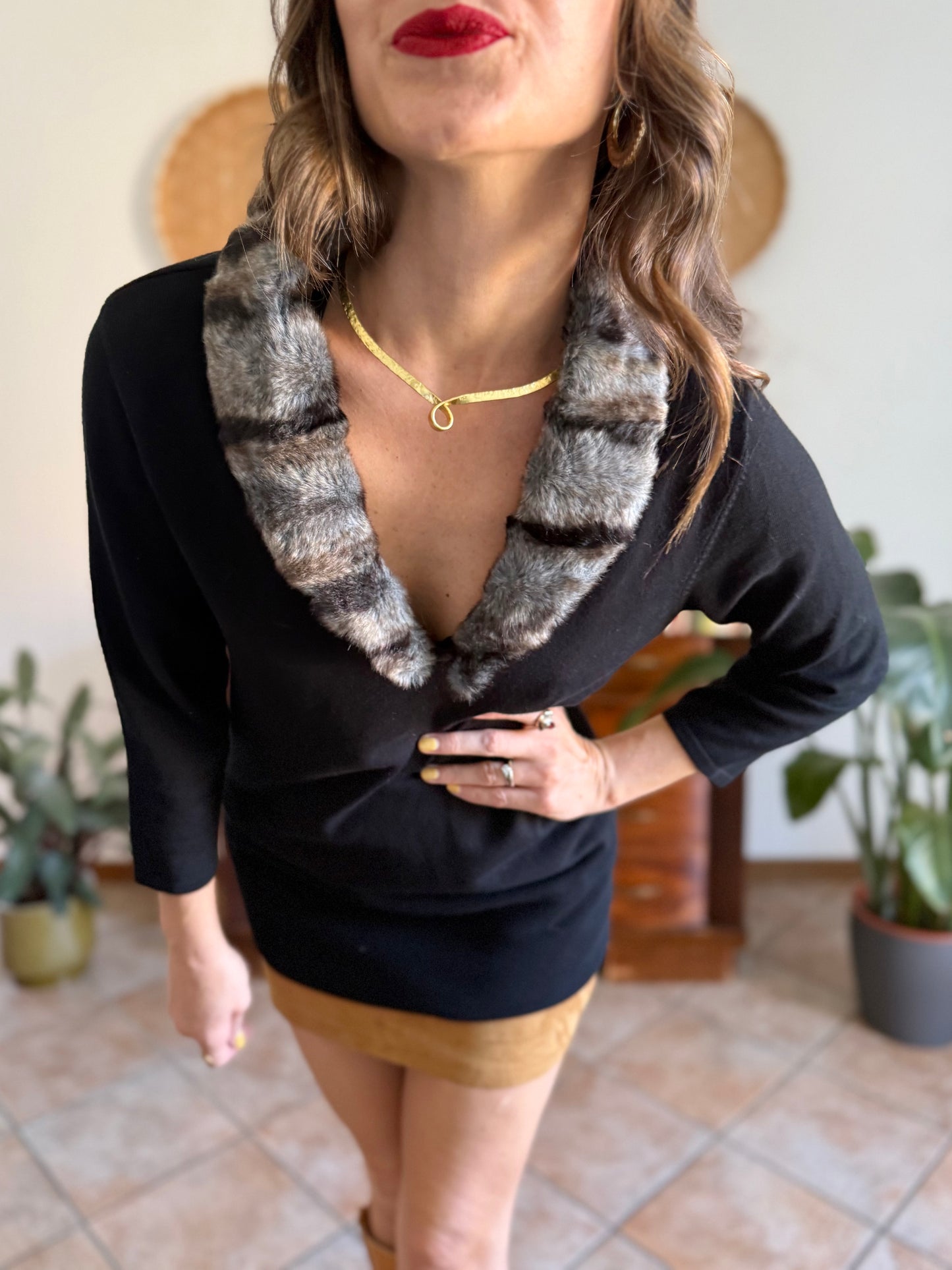 1990’s vintage’s black v-neck knit sweater with removable vegan fur collar