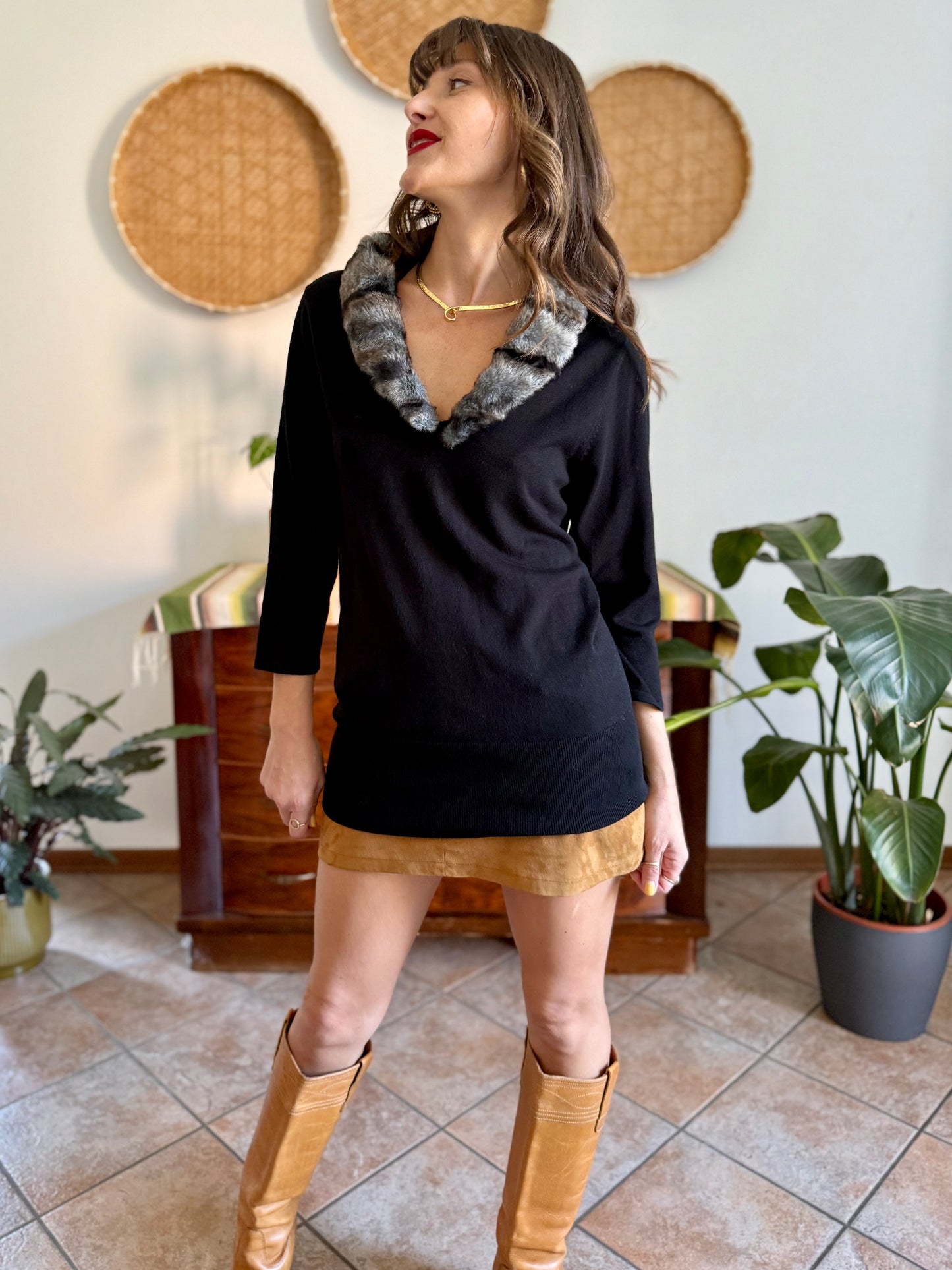 1990’s vintage’s black v-neck knit sweater with removable vegan fur collar