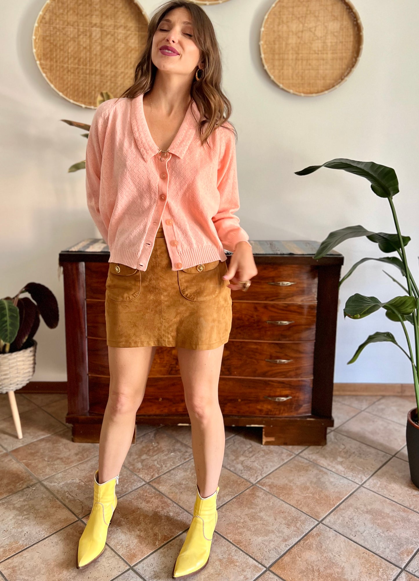 1960's vintage pinky peach chevron knit wool cardigan with pink translucent buttons and Peter Pan collar