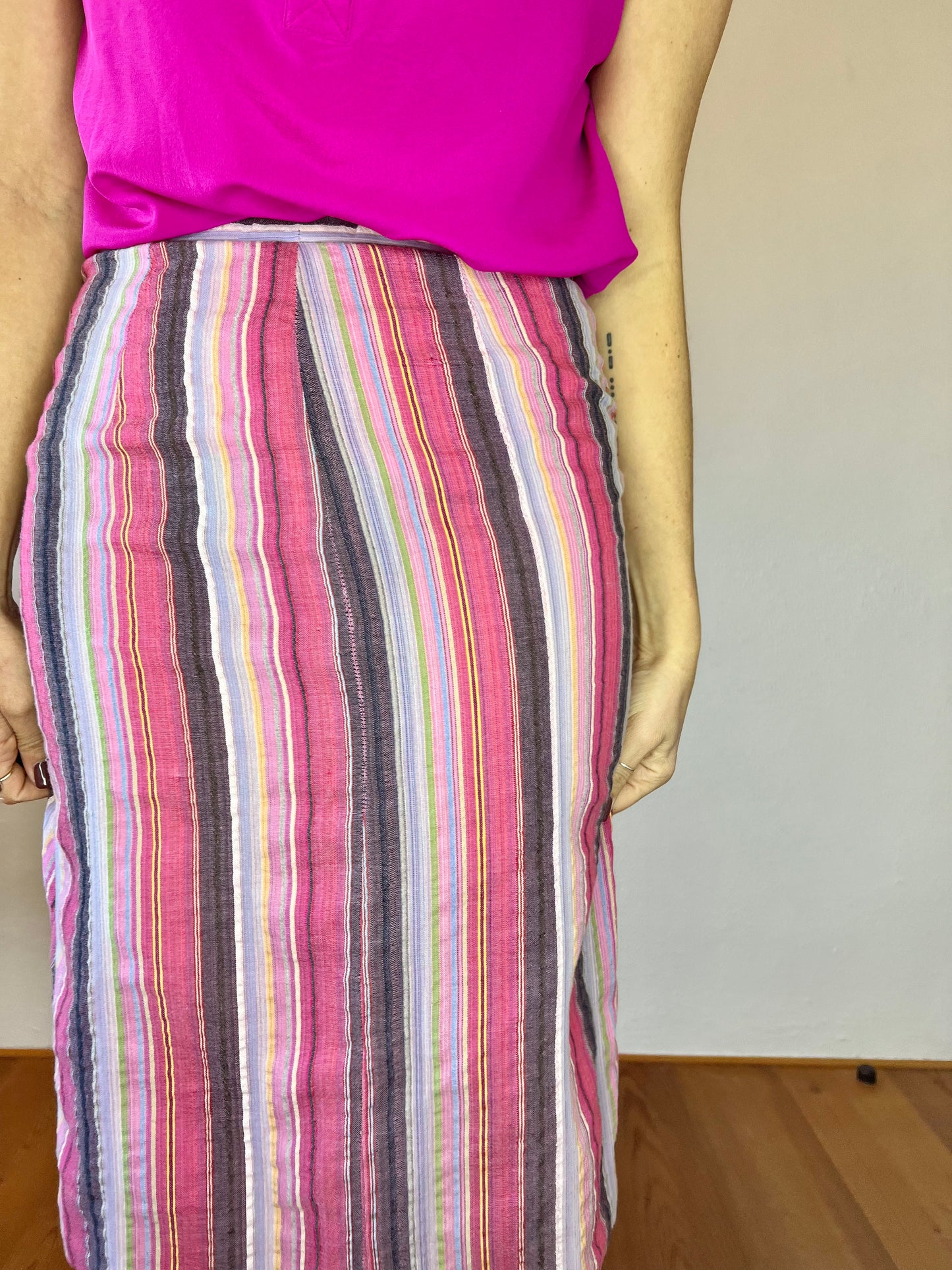 Gonna midi vintage anni '70 a righe verticali e a zig zag arcobaleno