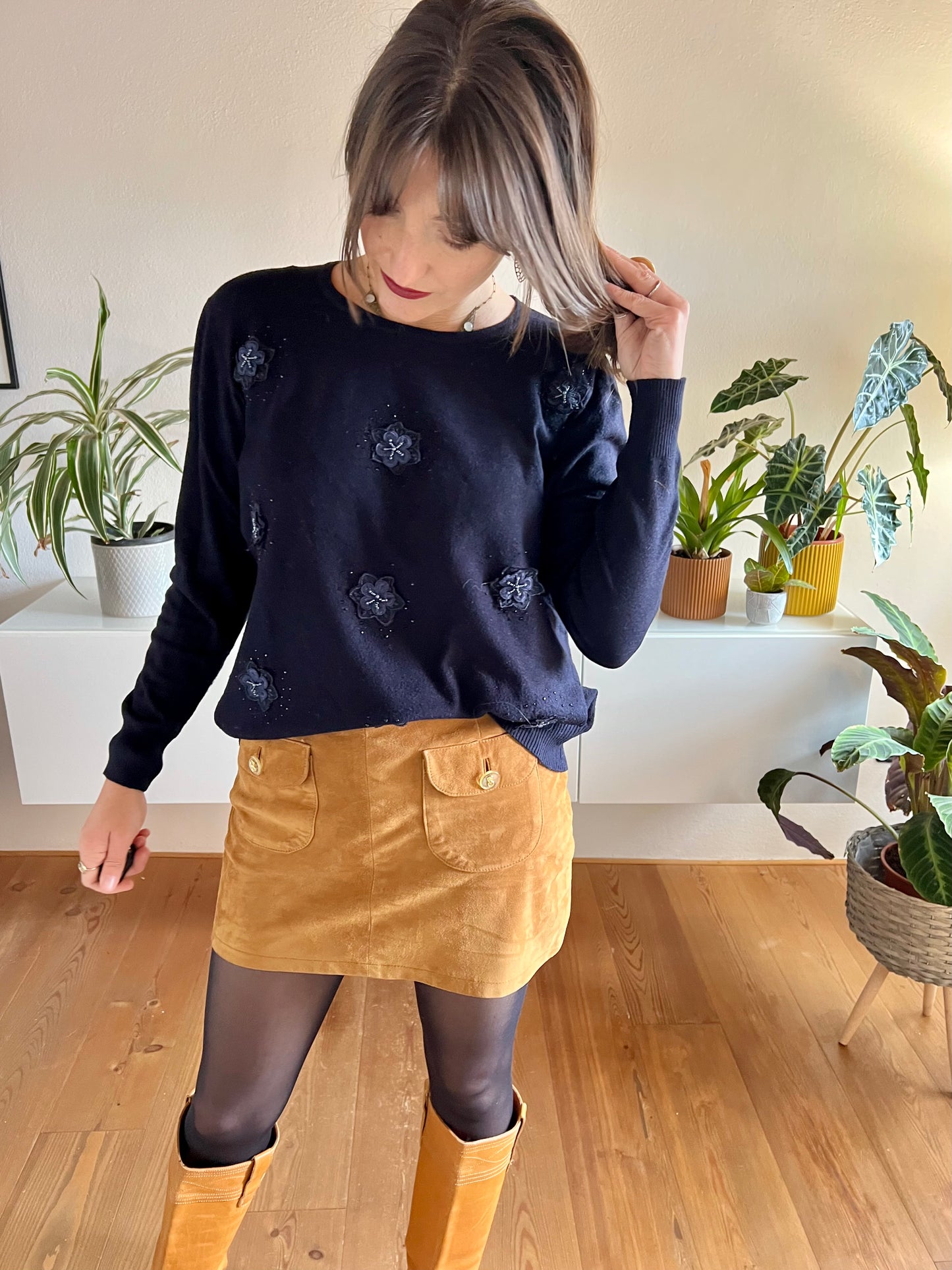 1990's vintage navy blue pullover with floral appliqué details