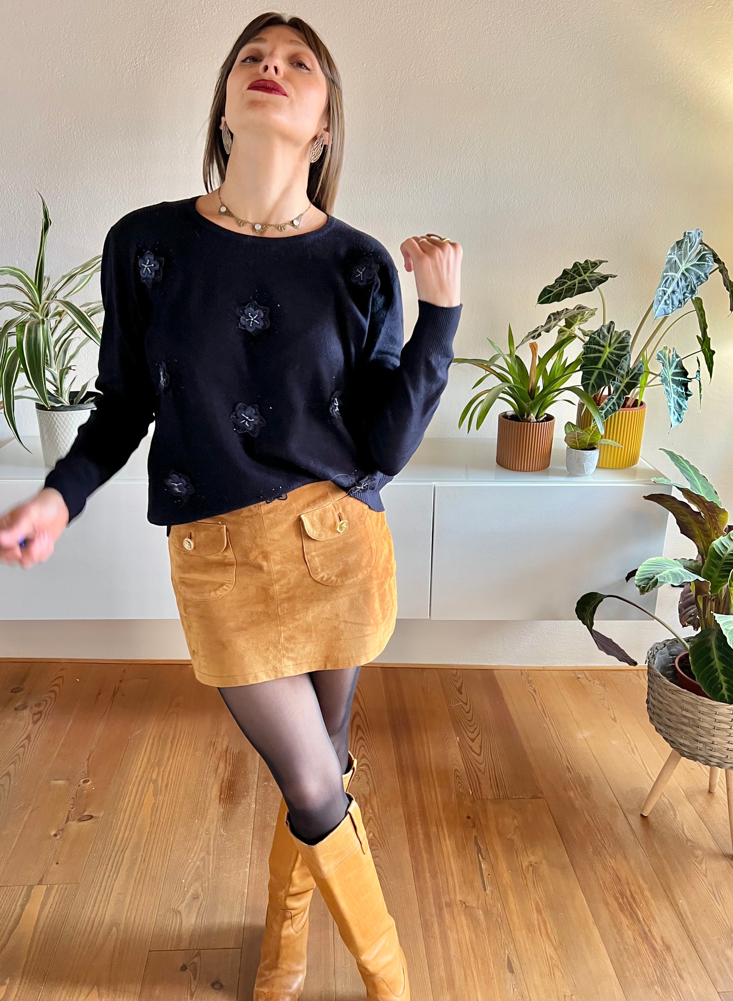 1990's vintage navy blue pullover with floral appliqué details