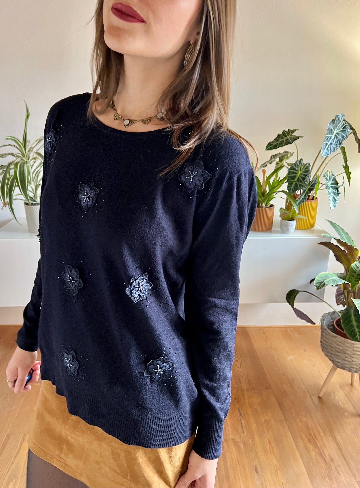 1990's vintage navy blue pullover with floral appliqué details