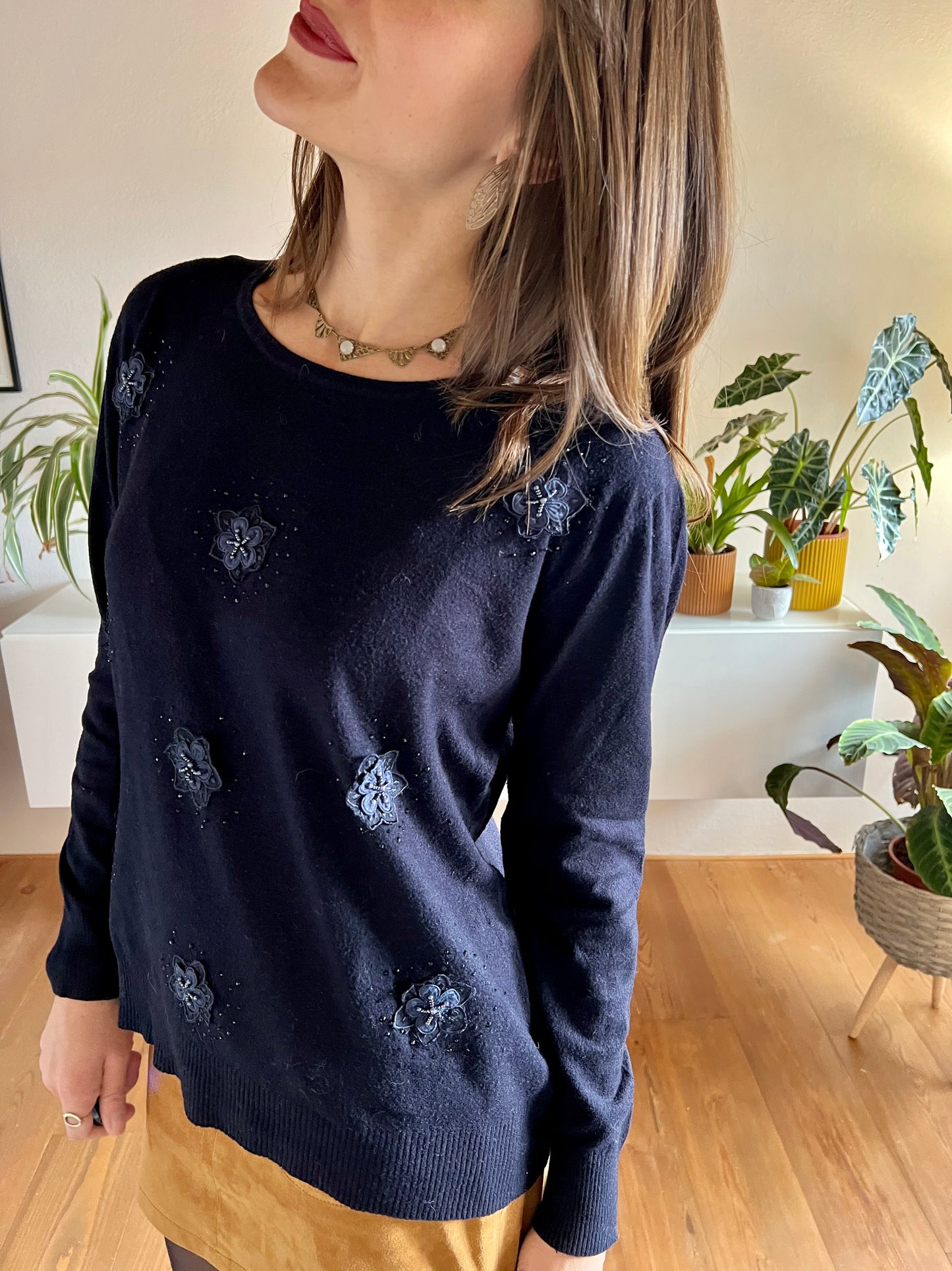 1990's vintage navy blue pullover with floral appliqué details