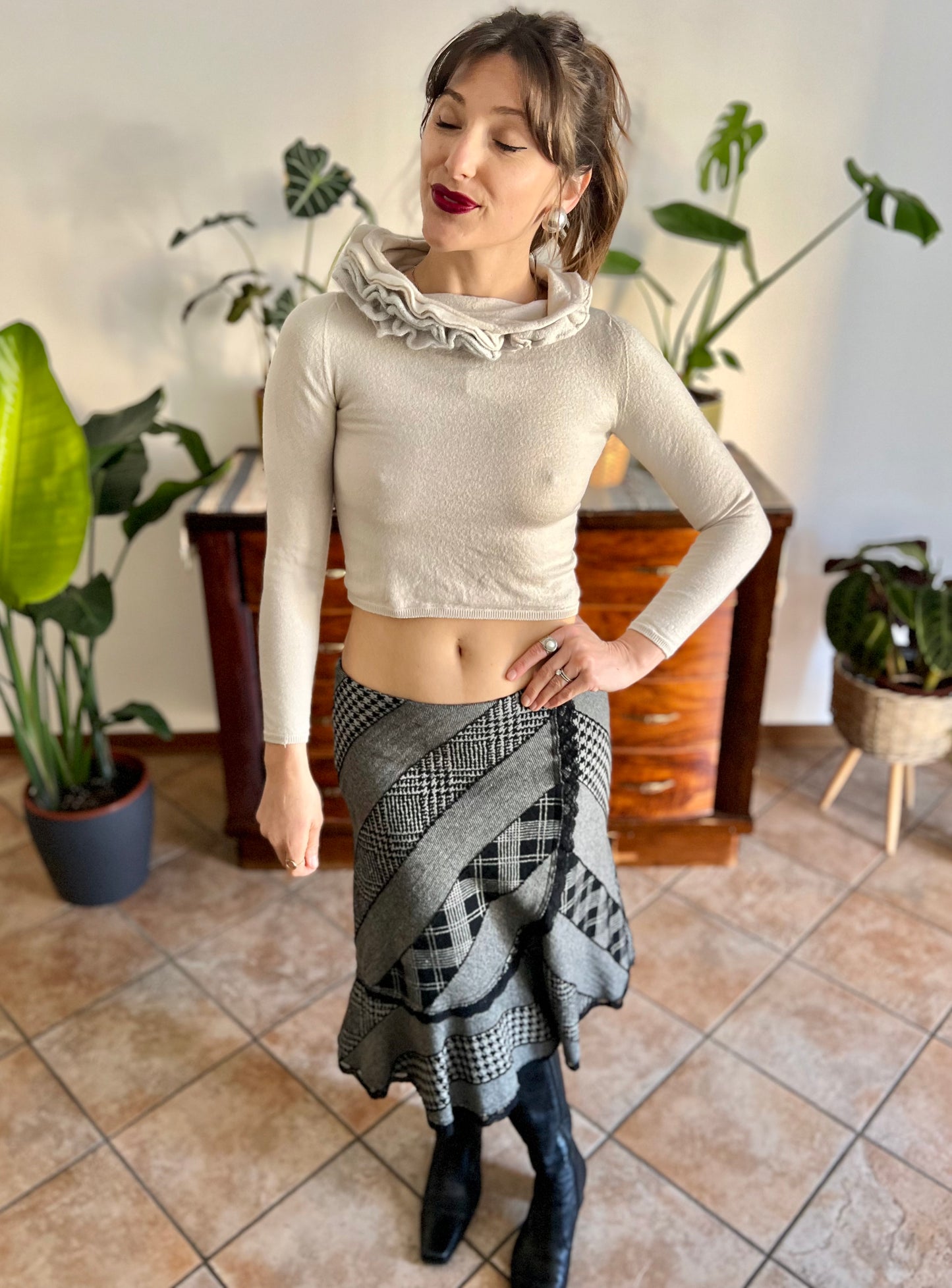 Y2k vintage mohair blend cream cropped pullover with ruffle neckline