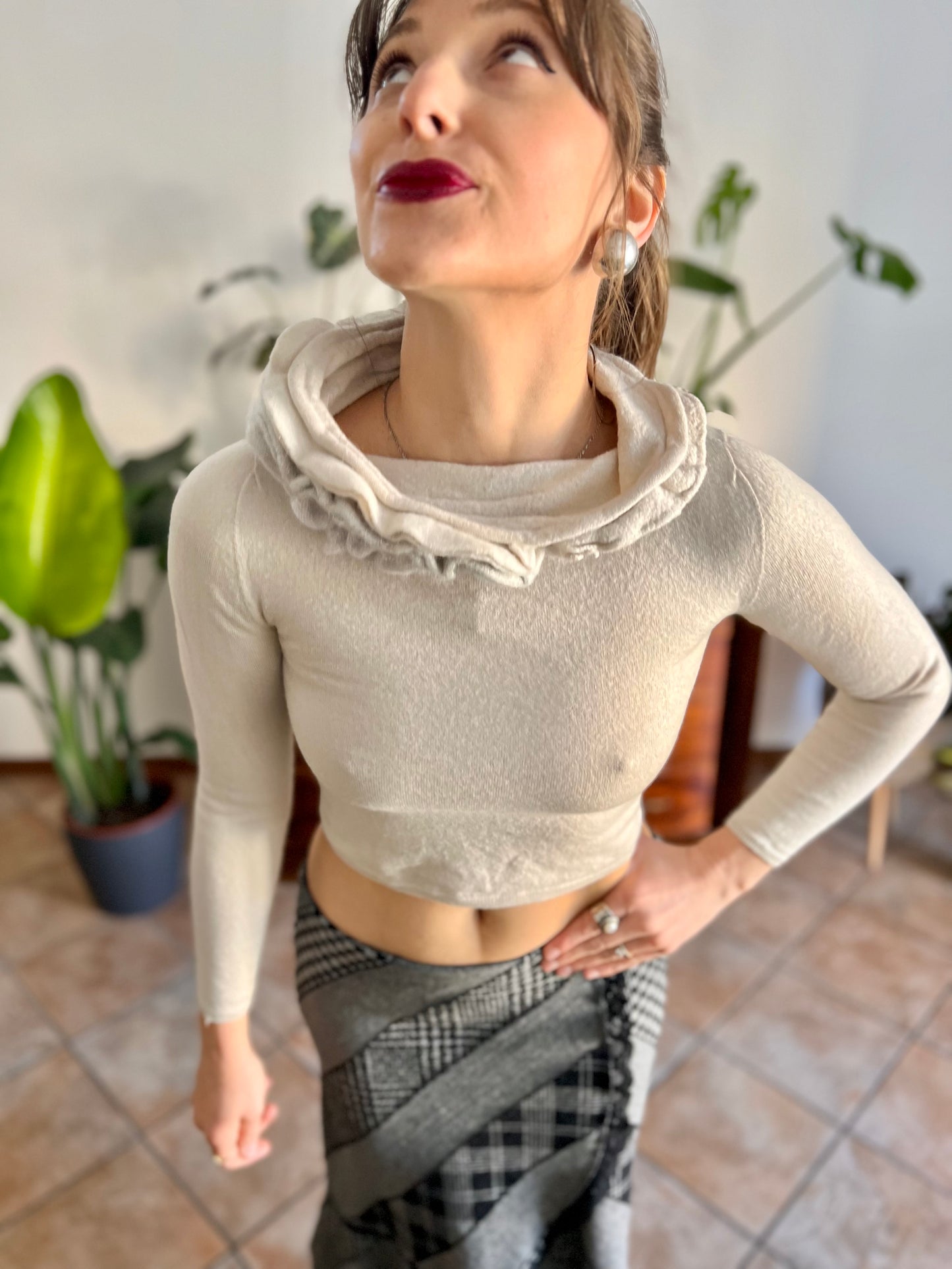 Y2k vintage mohair blend cream cropped pullover with ruffle neckline