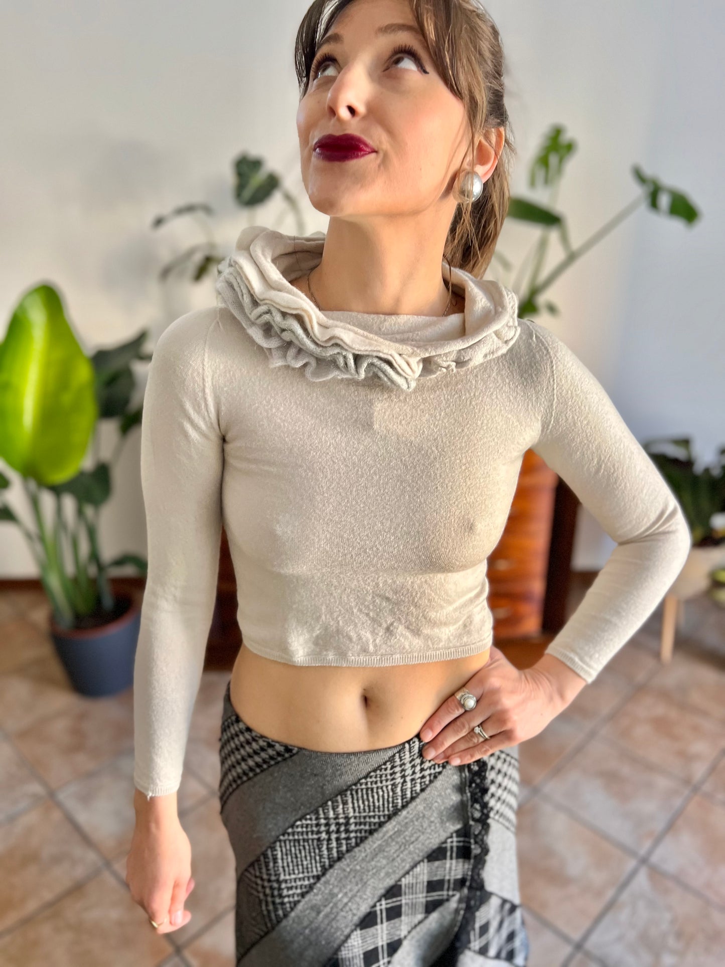Y2k vintage mohair blend cream cropped pullover with ruffle neckline