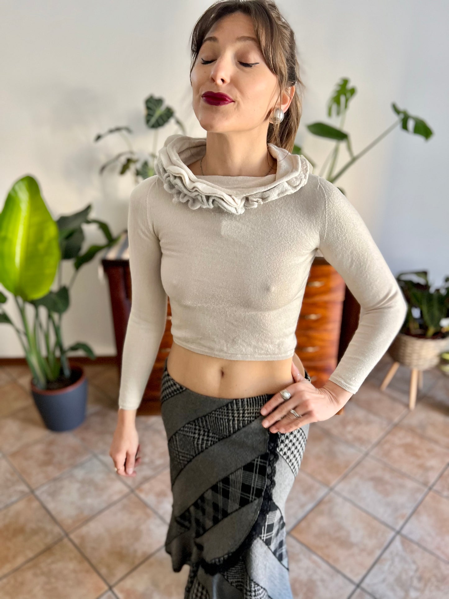 Y2k vintage mohair blend cream cropped pullover with ruffle neckline