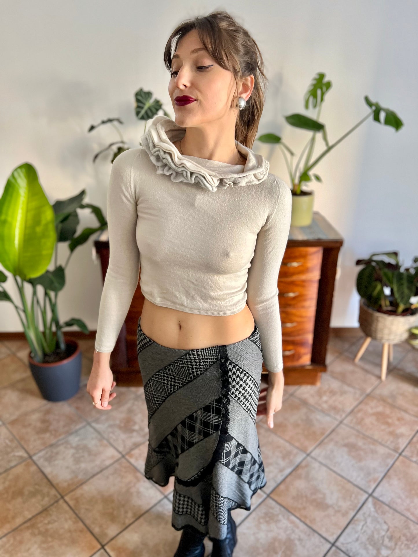 Y2k vintage mohair blend cream cropped pullover with ruffle neckline