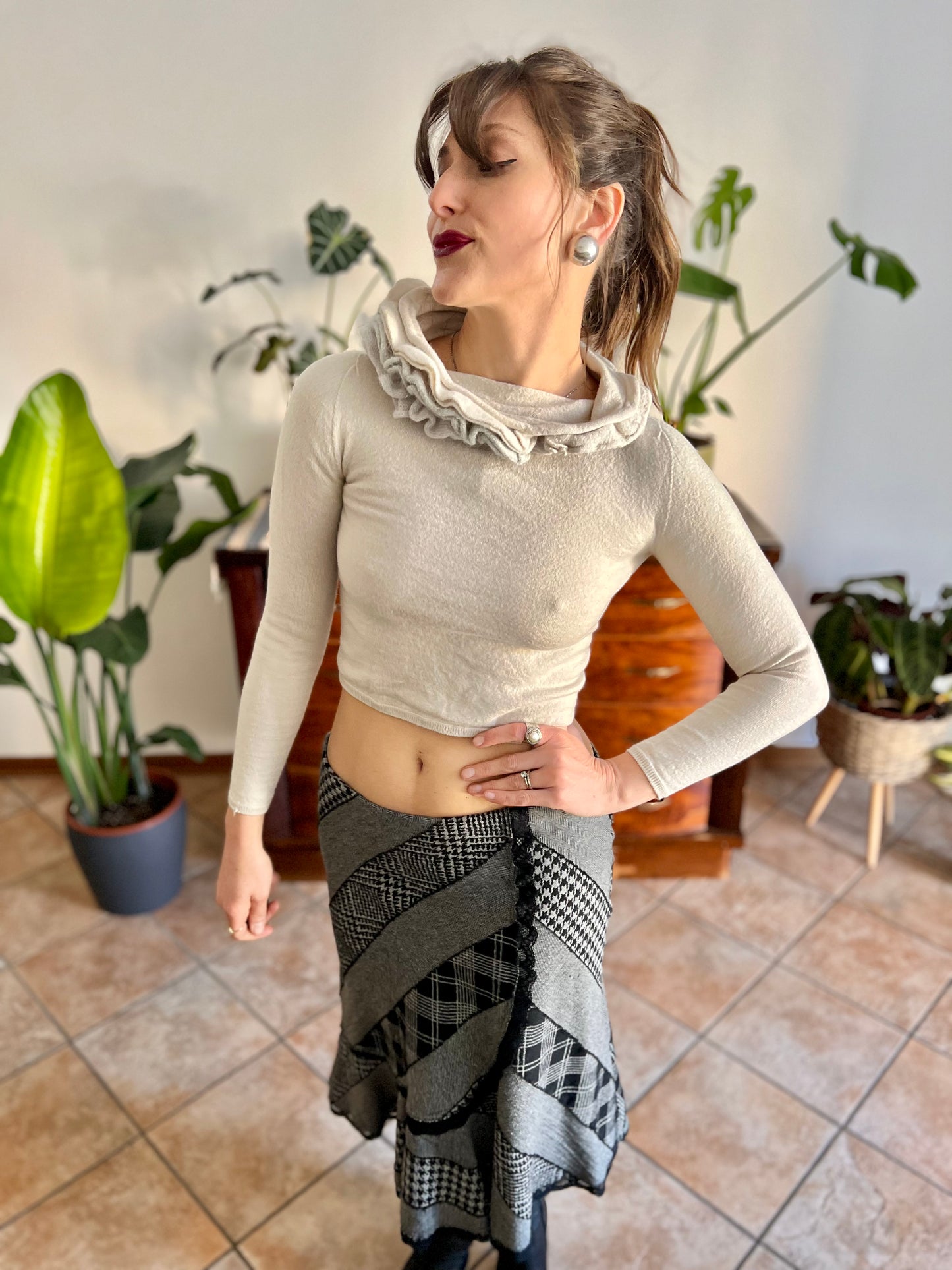 Y2k vintage mohair blend cream cropped pullover with ruffle neckline
