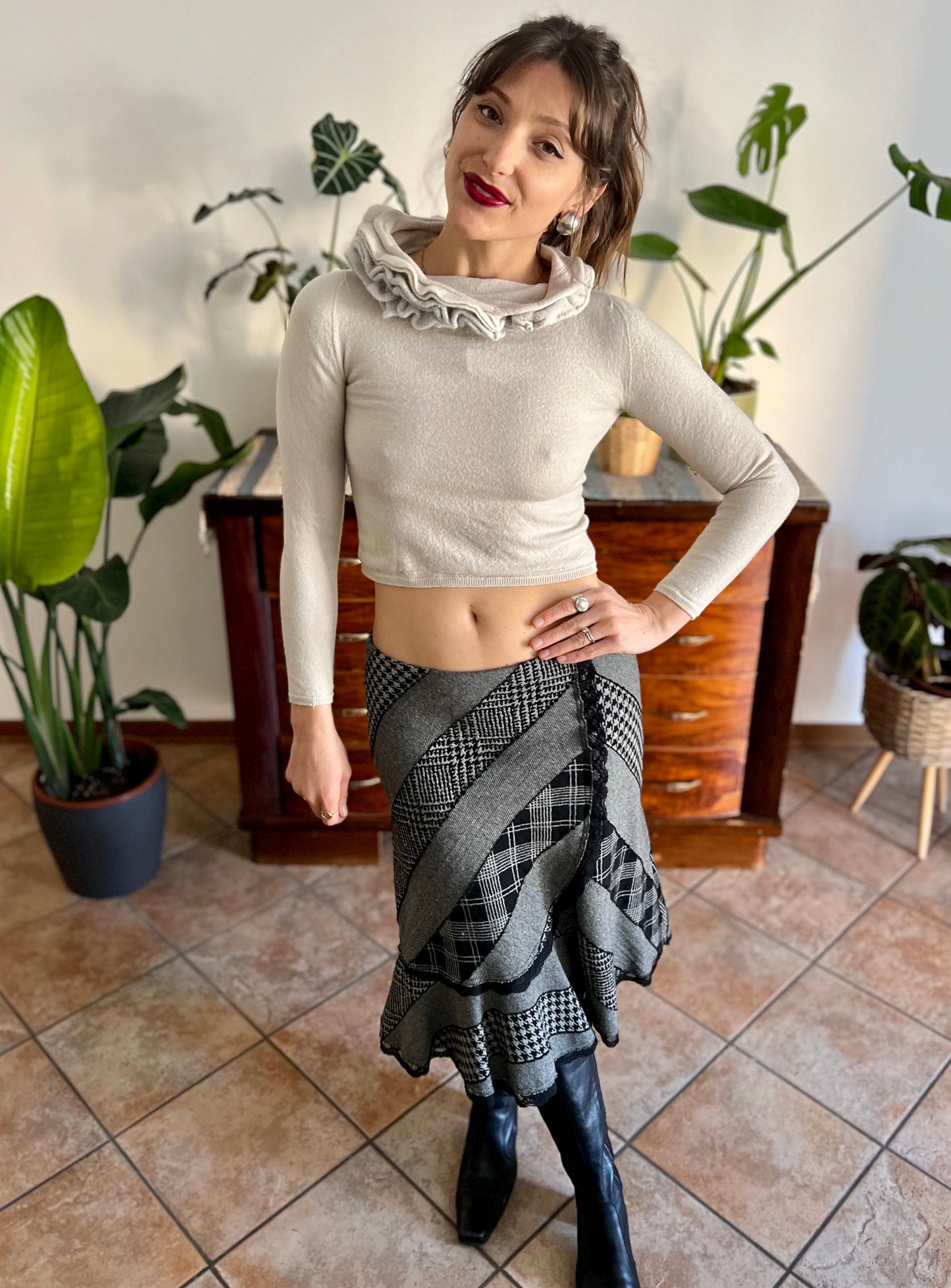 Y2k vintage mohair blend cream cropped pullover with ruffle neckline