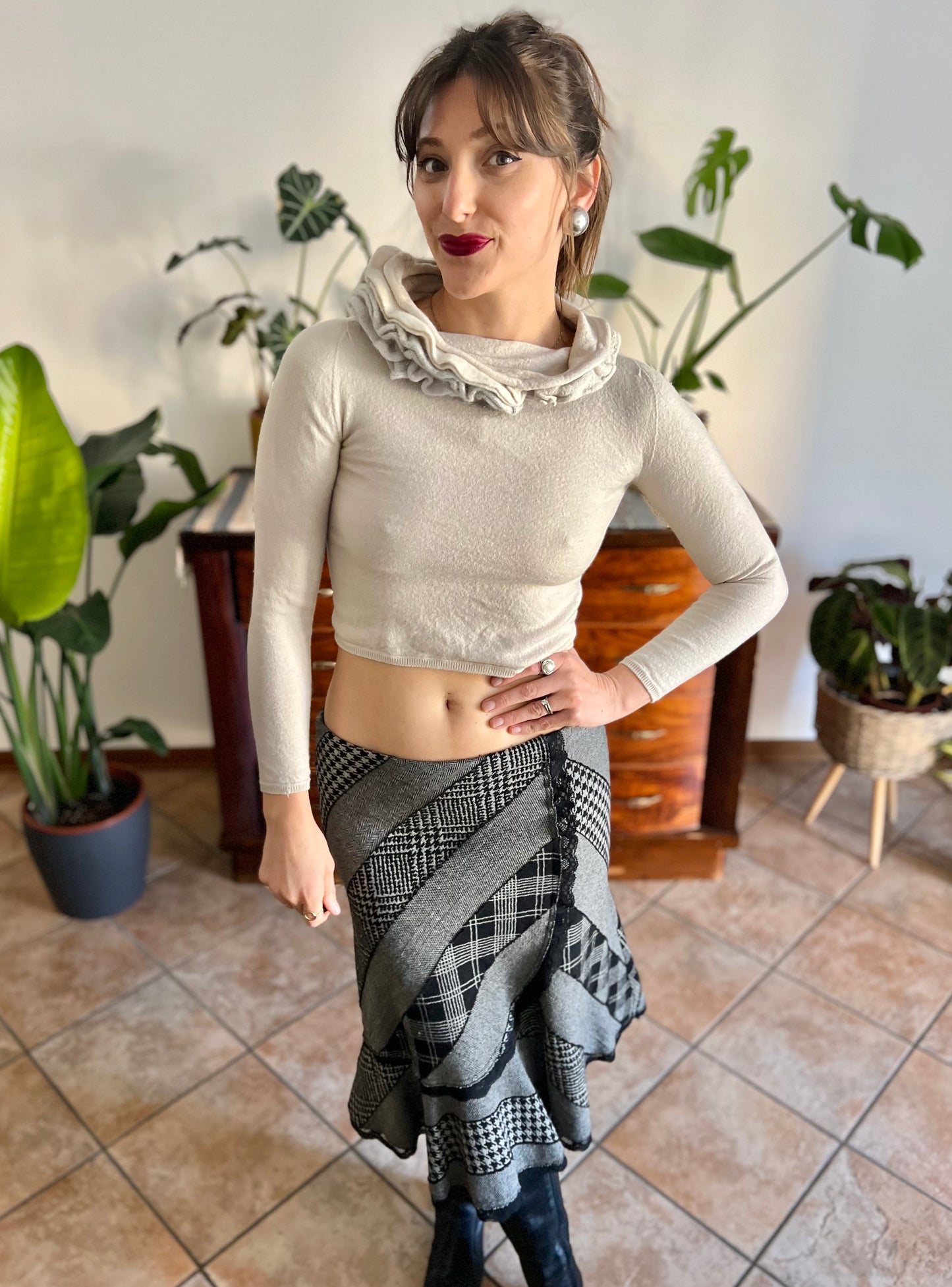 Y2k vintage mohair blend cream cropped pullover with ruffle neckline