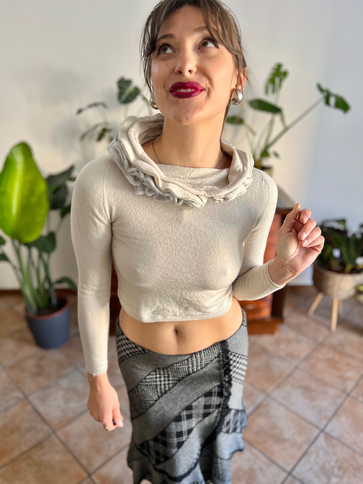 Y2k vintage mohair blend cream cropped pullover with ruffle neckline