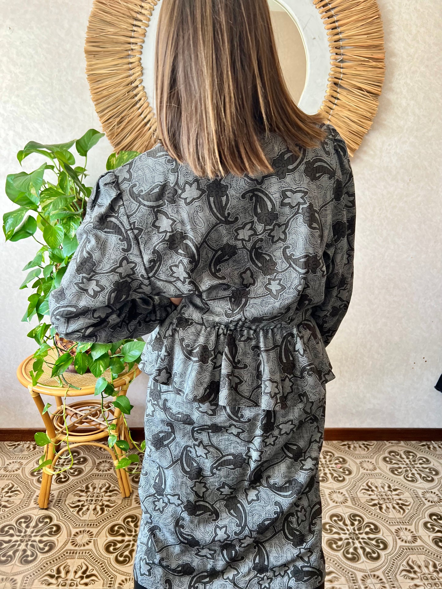 Abito peplo vintage anni '60 in lana grigia con stampa floreale