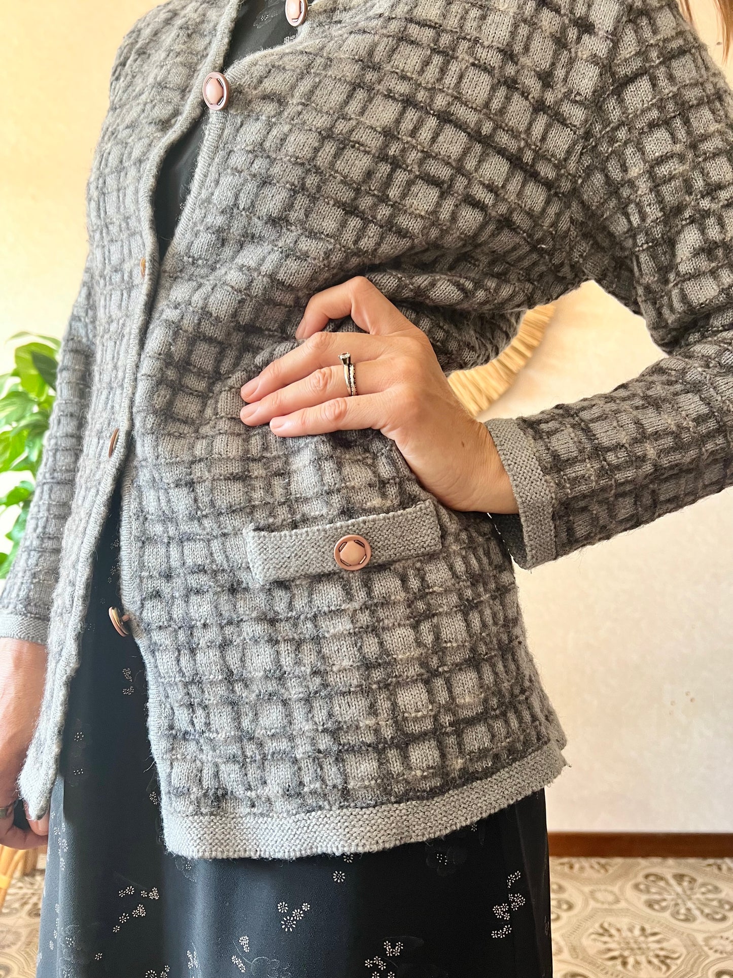 Cardigan lavorato a maglia geometrico grigio multi tono vintage anni '70