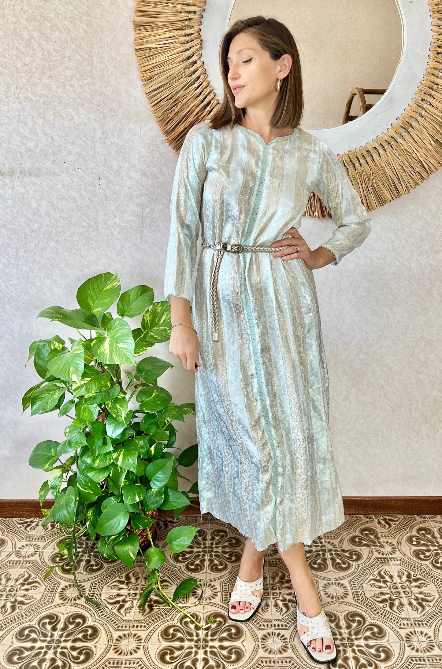 Abito lungo sottoveste in raso color polvere blu e oro vintage anni '60