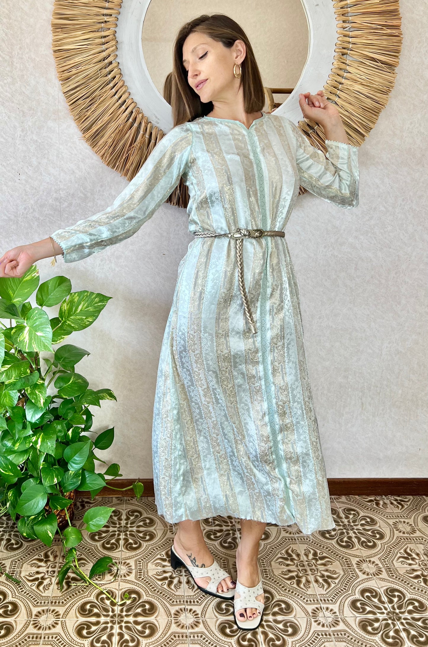 Abito lungo sottoveste in raso color polvere blu e oro vintage anni '60