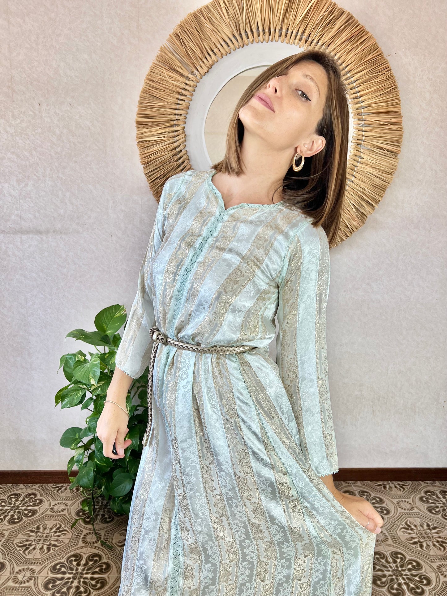 Abito lungo sottoveste in raso color polvere blu e oro vintage anni '60