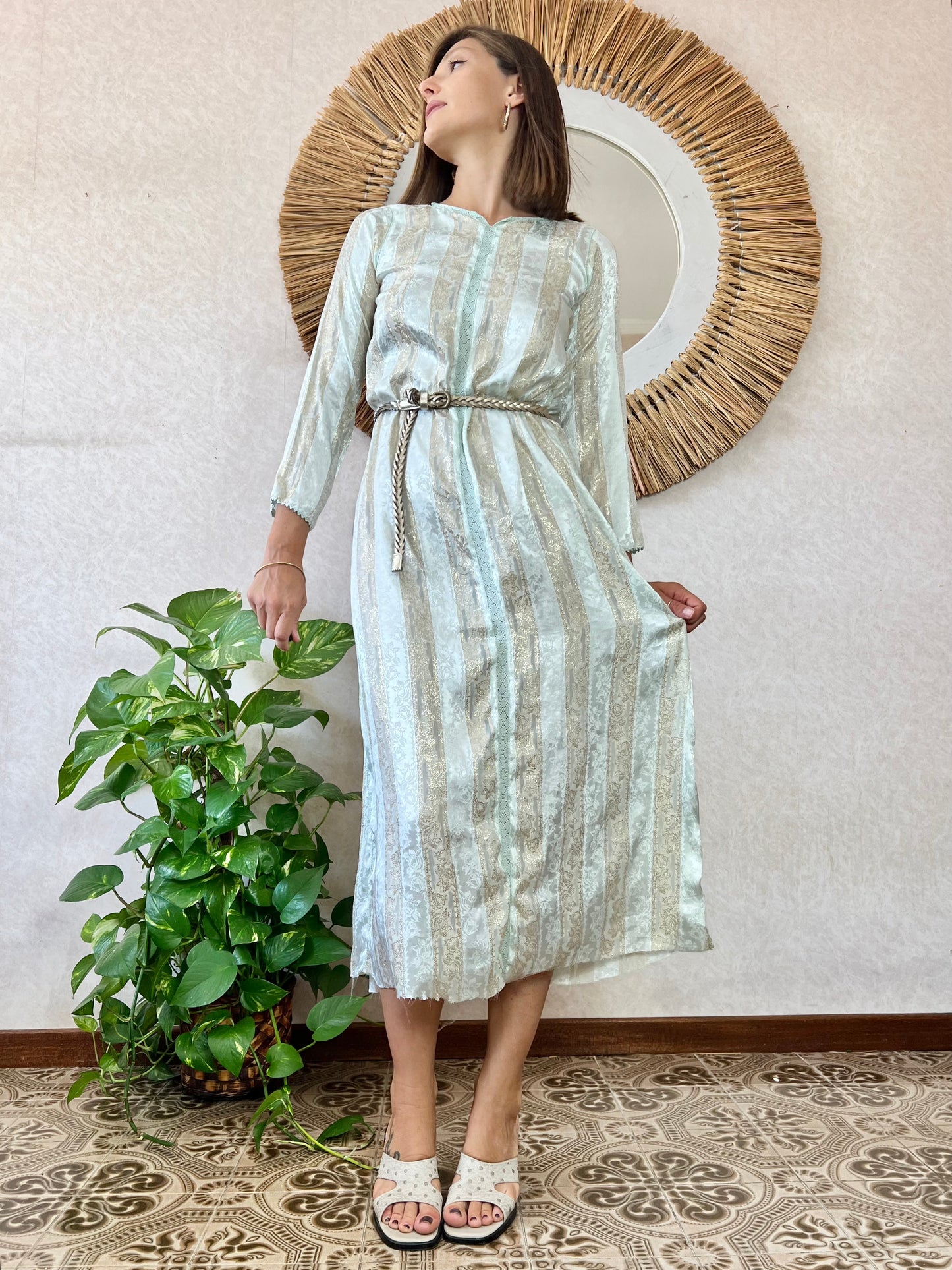 Abito lungo sottoveste in raso color polvere blu e oro vintage anni '60