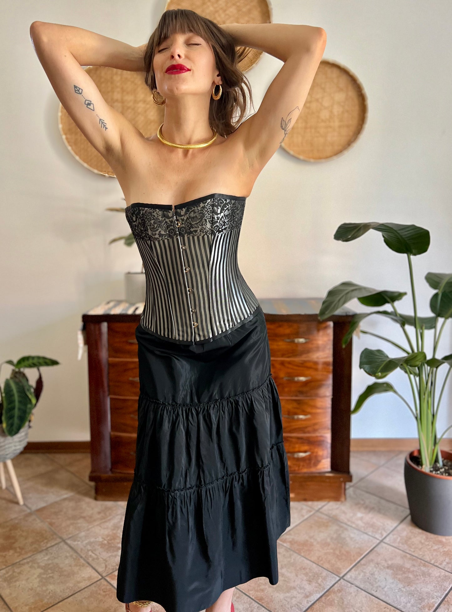 Y2k vintage low waist black tiered ruffle maxi skirt