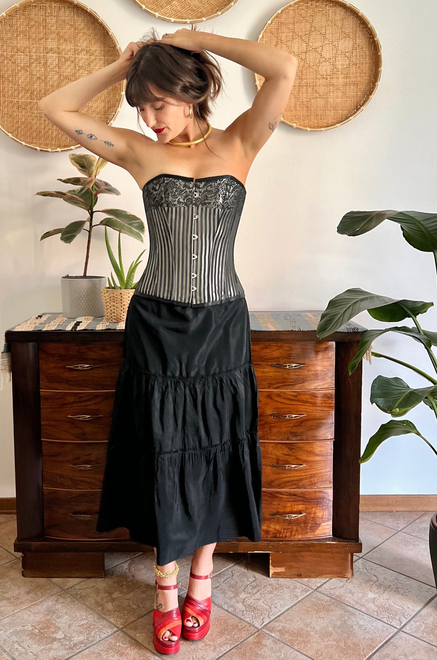 Y2k vintage low waist black tiered ruffle maxi skirt