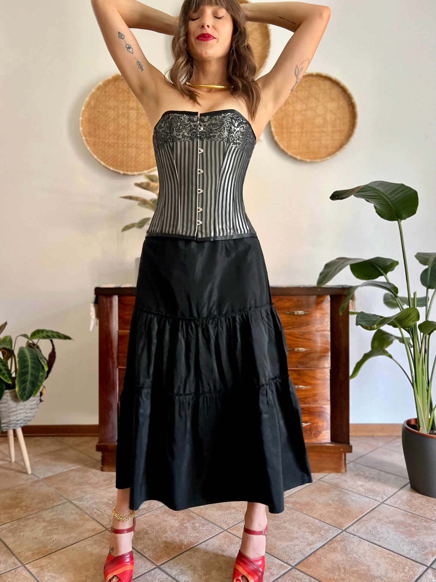 Y2k vintage low waist black tiered ruffle maxi skirt