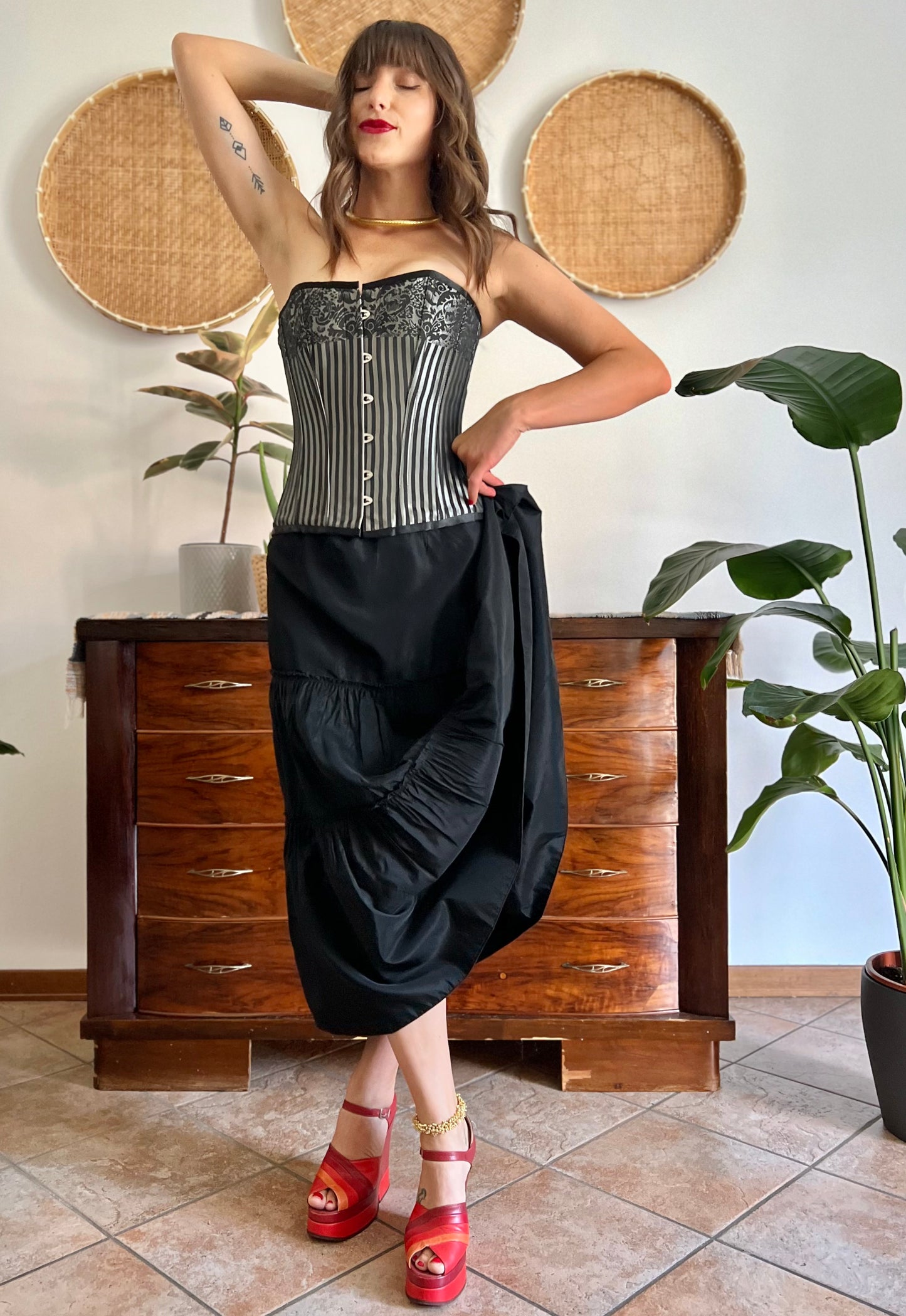 Y2k vintage low waist black tiered ruffle maxi skirt
