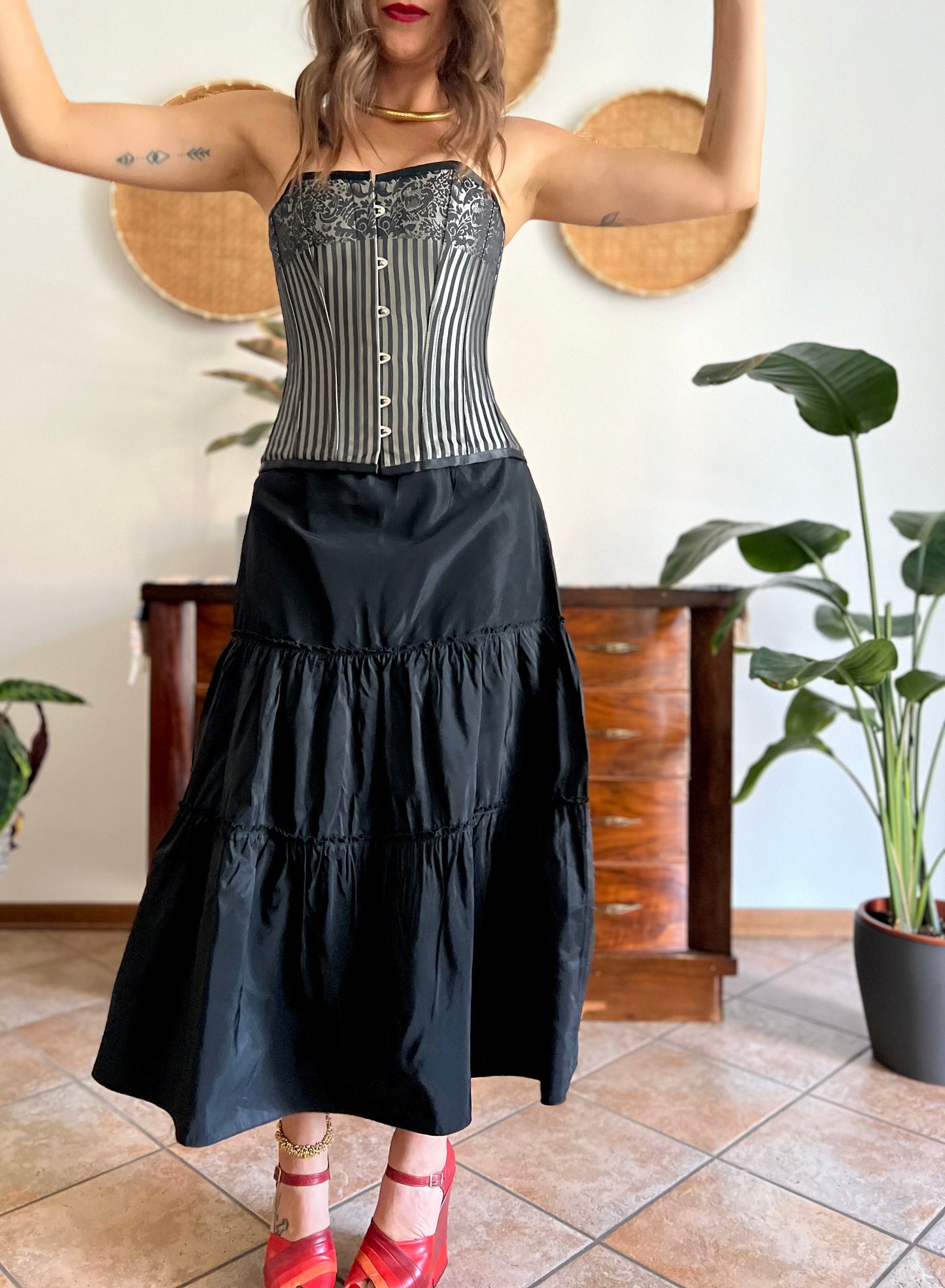 Y2k vintage low waist black tiered ruffle maxi skirt