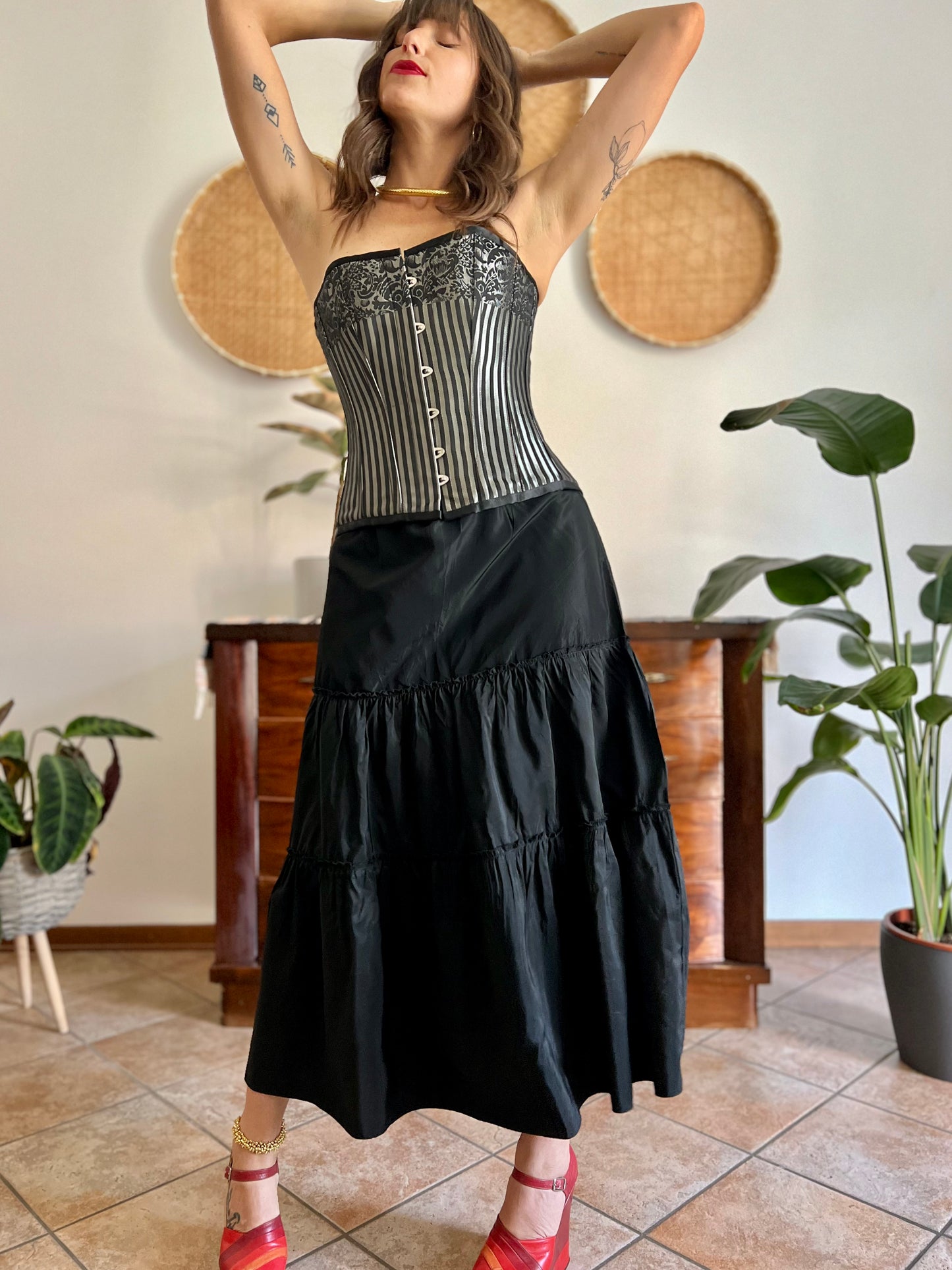 Y2k vintage low waist black tiered ruffle maxi skirt