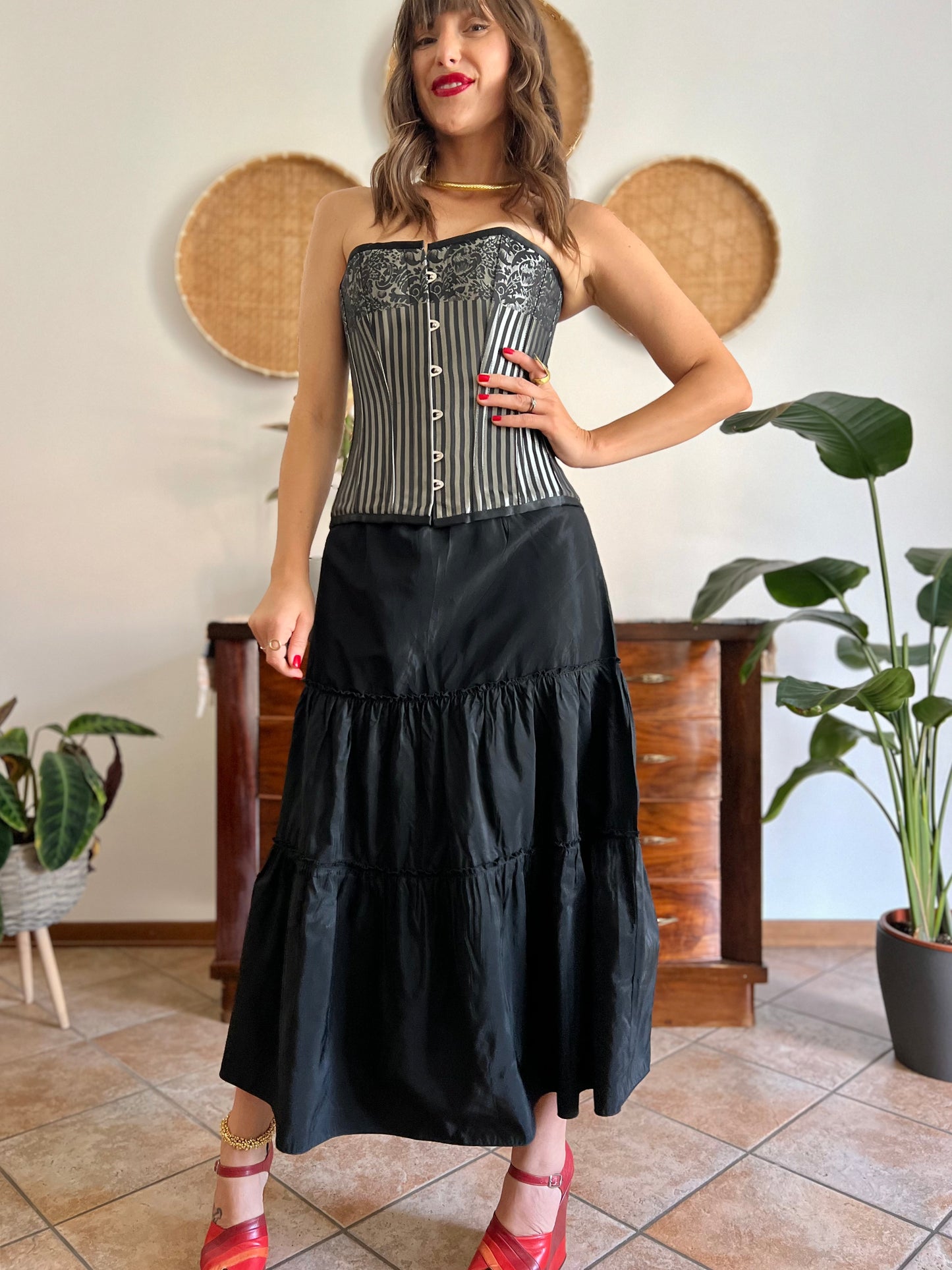 Y2k vintage low waist black tiered ruffle maxi skirt