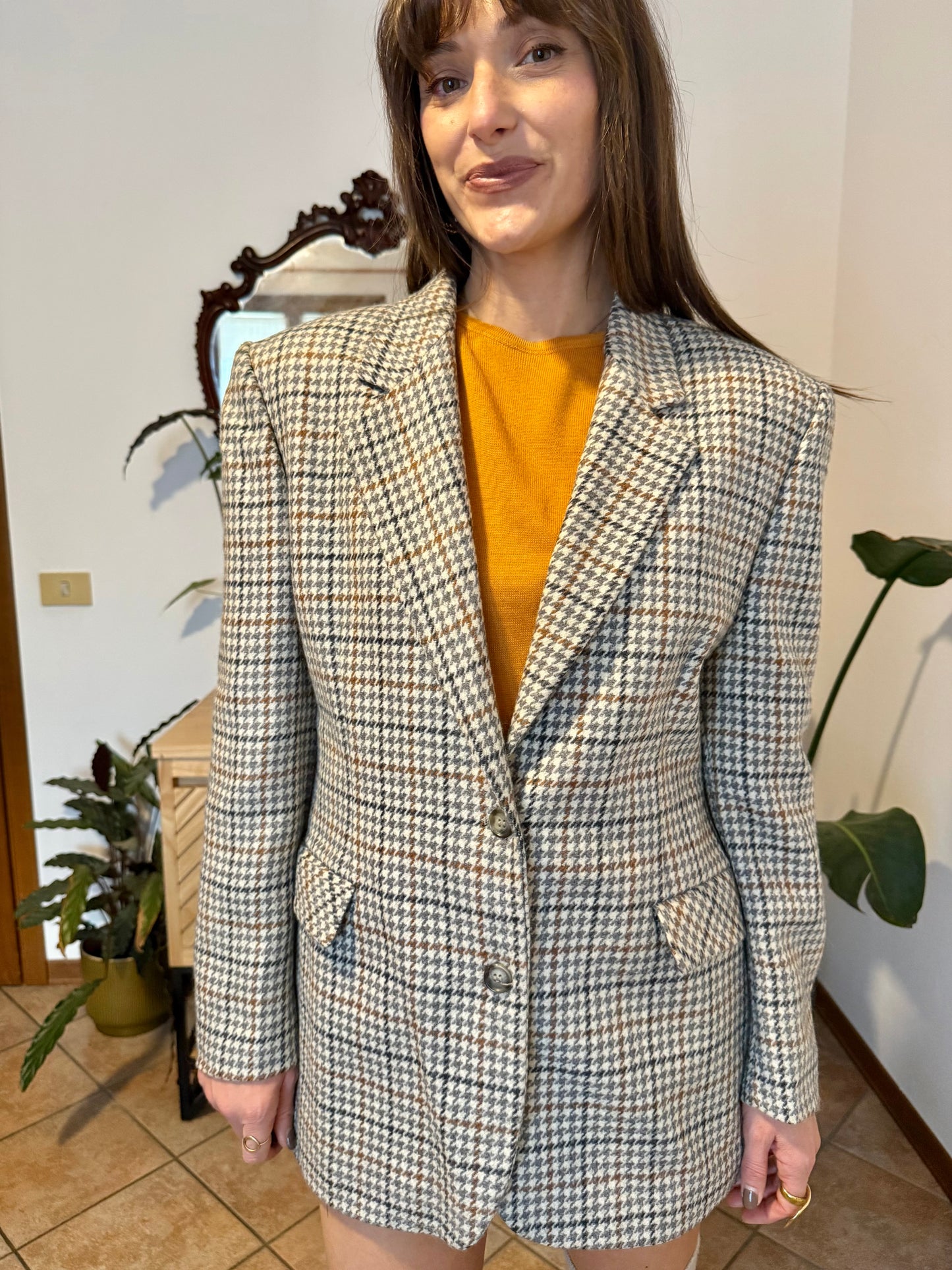 1970s vintage oversize cream, grey and tan houndstooth plaid wool blazer