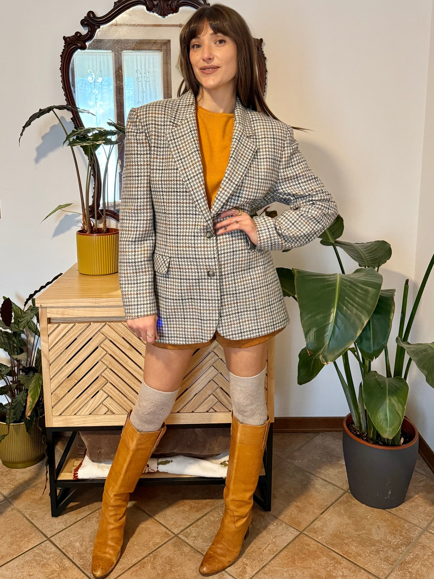 1970s vintage oversize cream, grey and tan houndstooth plaid wool blazer